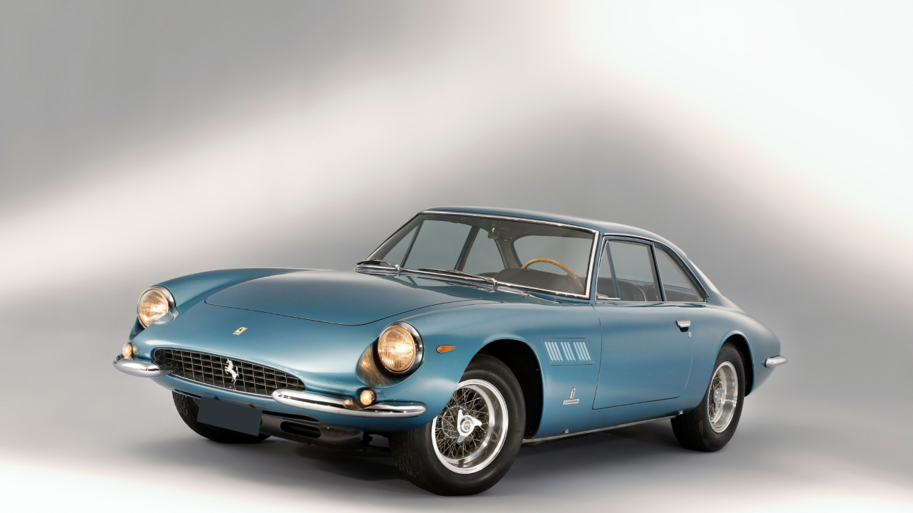 Mercedes Benz Coupé Bleu Sur Fond Blanc. Wallpaper in 1280x720 Resolution