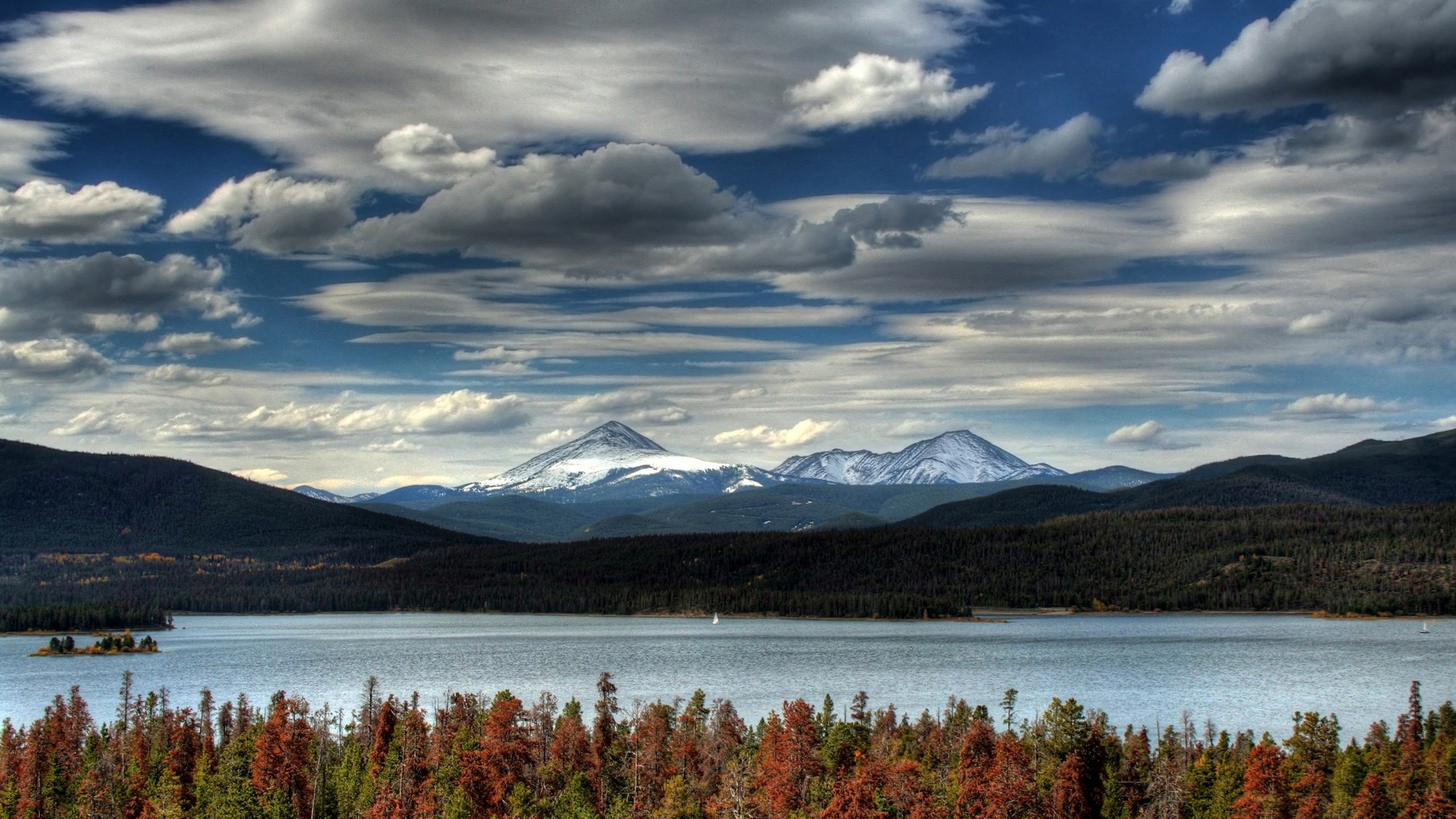 Lake Near Mountain Under Cloudy Sky During Daytime. Wallpaper in 2560x1440 Resolution