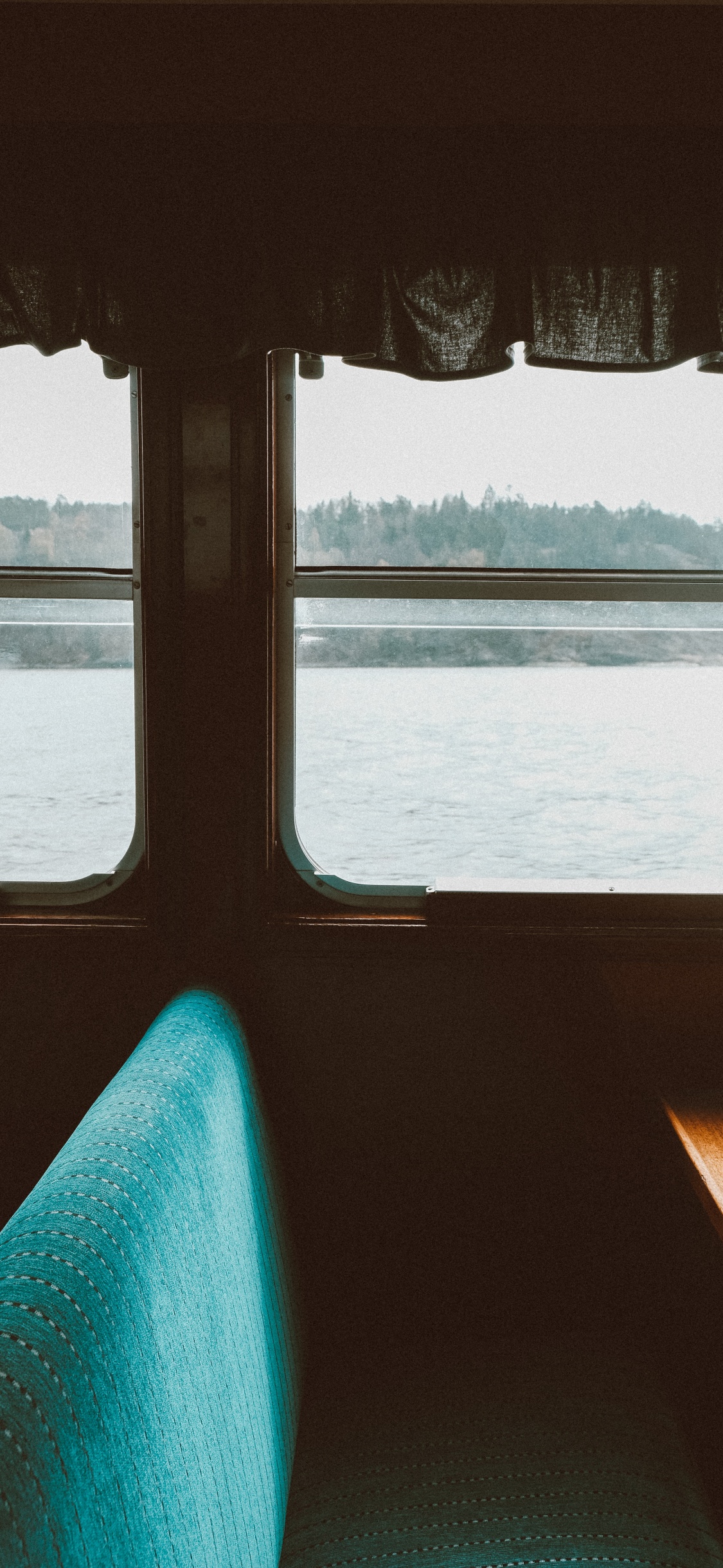 Blue and Brown Boat on Sea During Daytime. Wallpaper in 1125x2436 Resolution