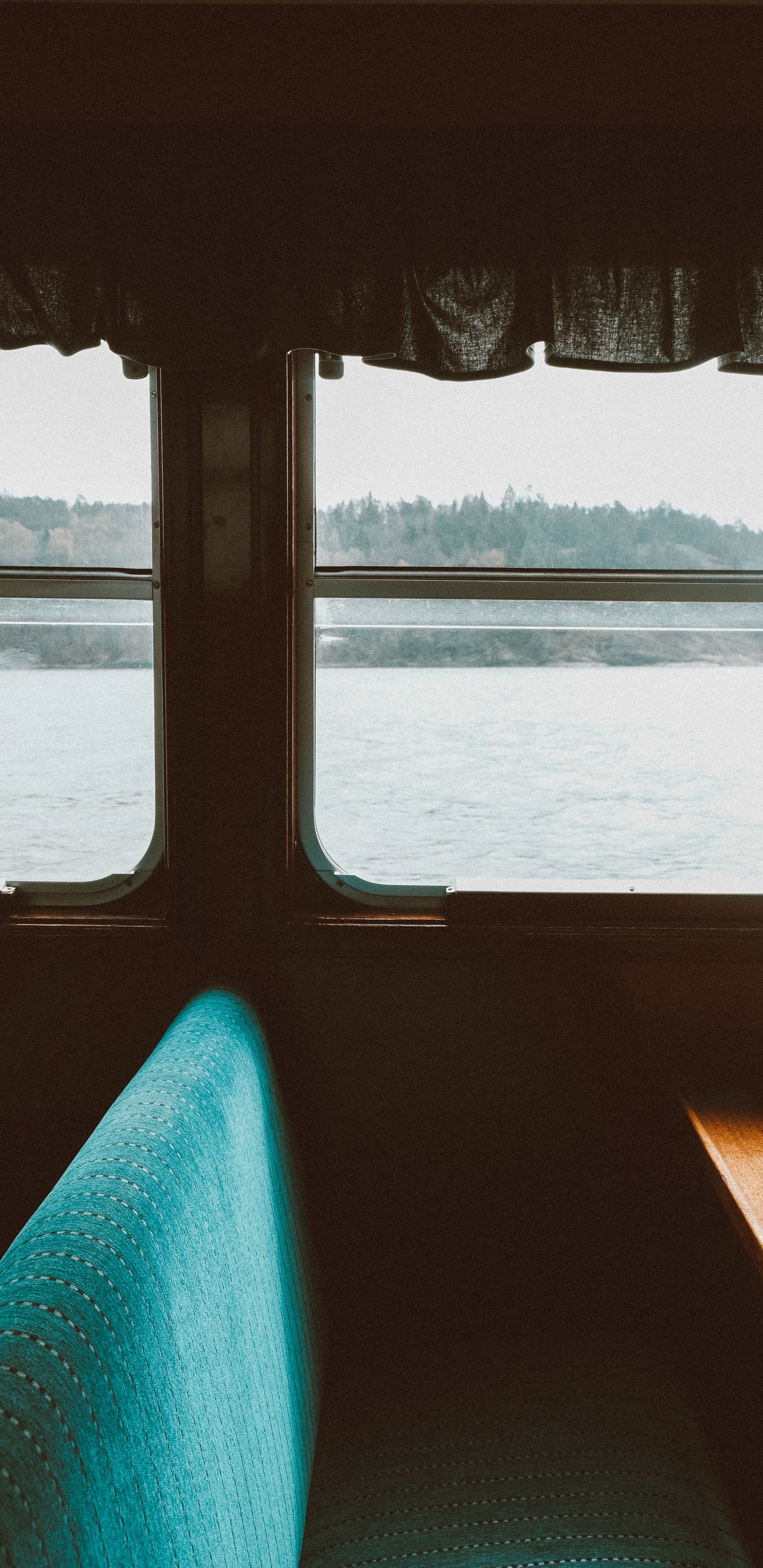 Blue and Brown Boat on Sea During Daytime. Wallpaper in 1440x2960 Resolution