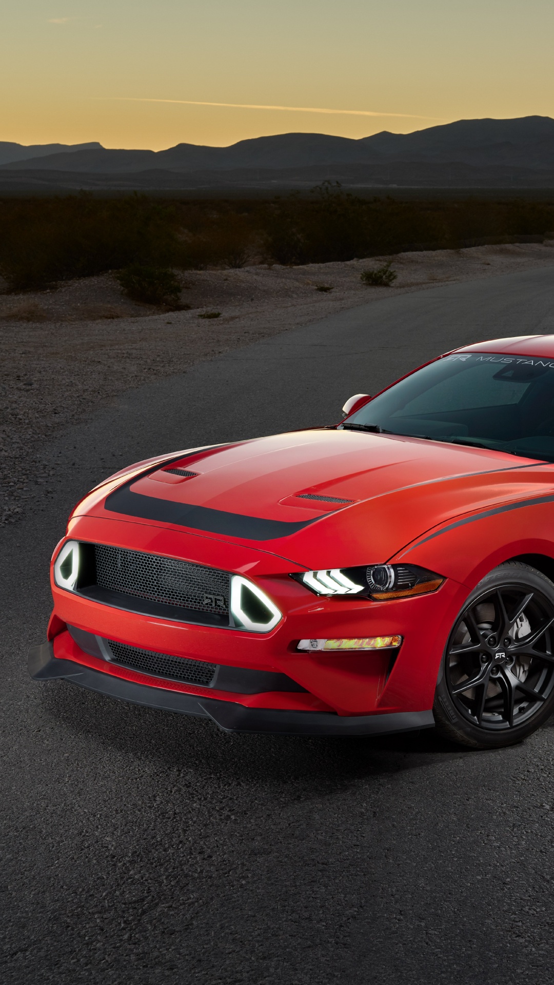 BMW M 3 Coupé Rojo en la Carretera Durante el Día. Wallpaper in 1080x1920 Resolution