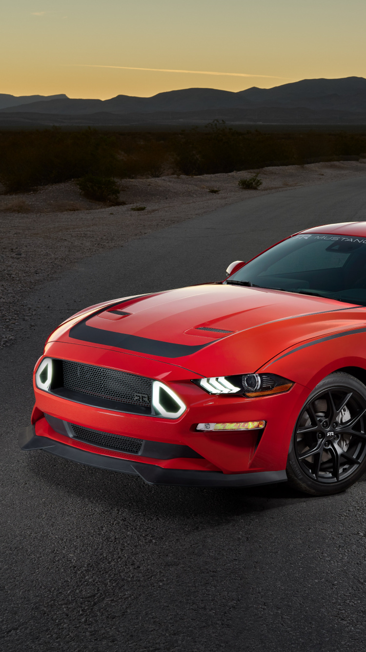 Rotes Bmw m 3 Coupe Tagsüber Unterwegs. Wallpaper in 750x1334 Resolution