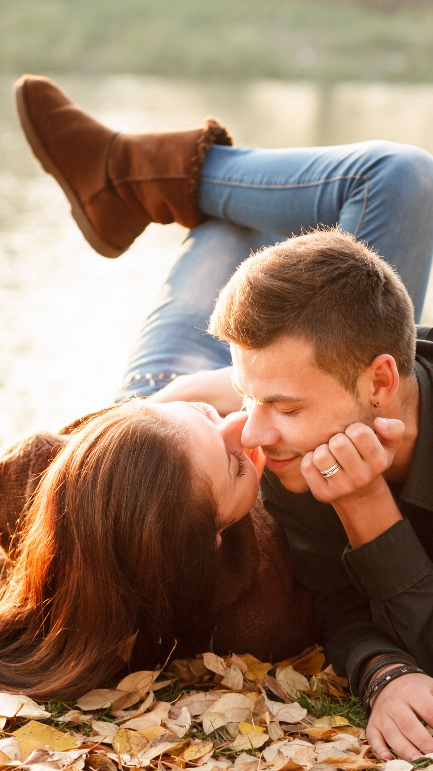 Romance, Couple, People in Nature, Love, Leaf. Wallpaper in 1440x2560 Resolution