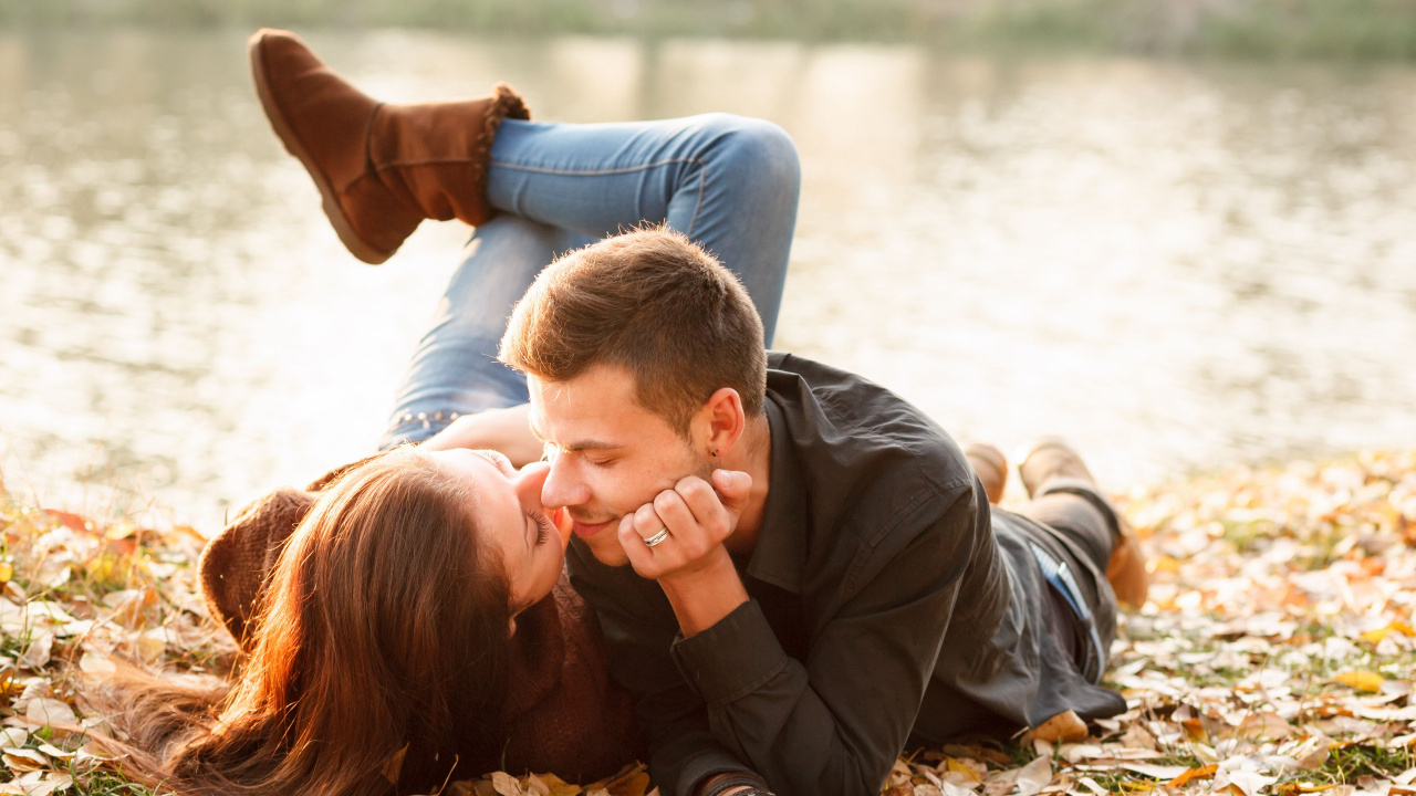 Romantik, Ehepaar, Menschen in Der Natur, Liebe, Blatt. Wallpaper in 1280x720 Resolution