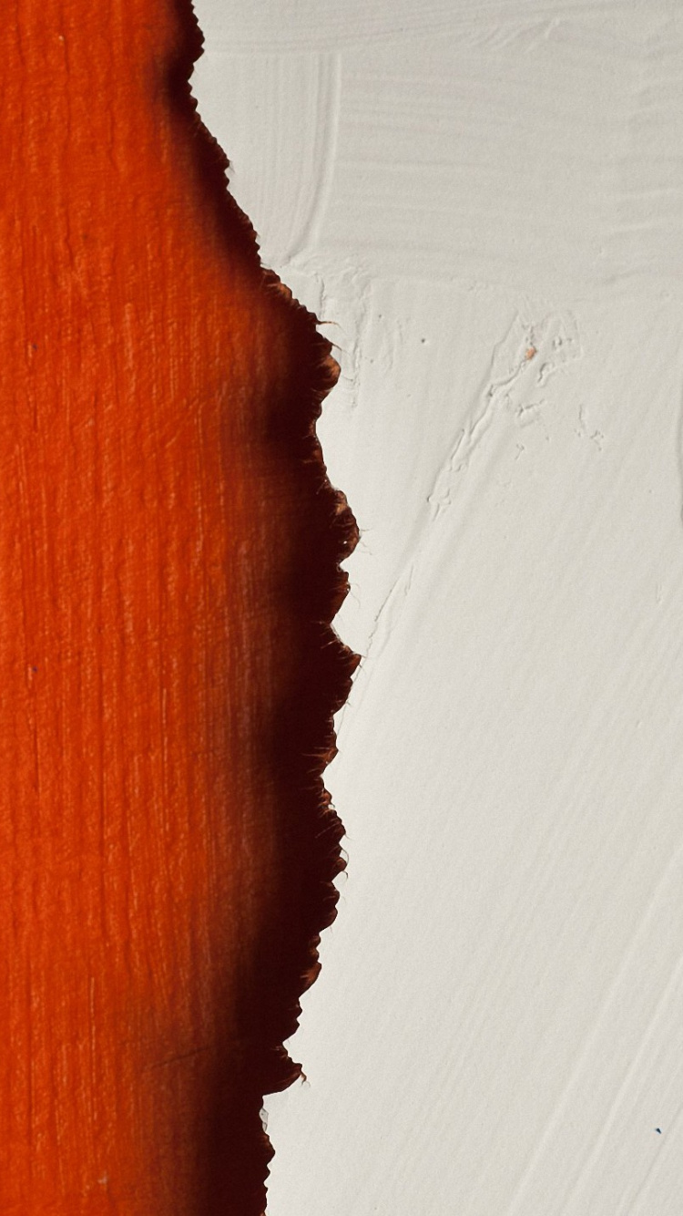 Textile Noir Sur Table en Bois Marron. Wallpaper in 750x1334 Resolution