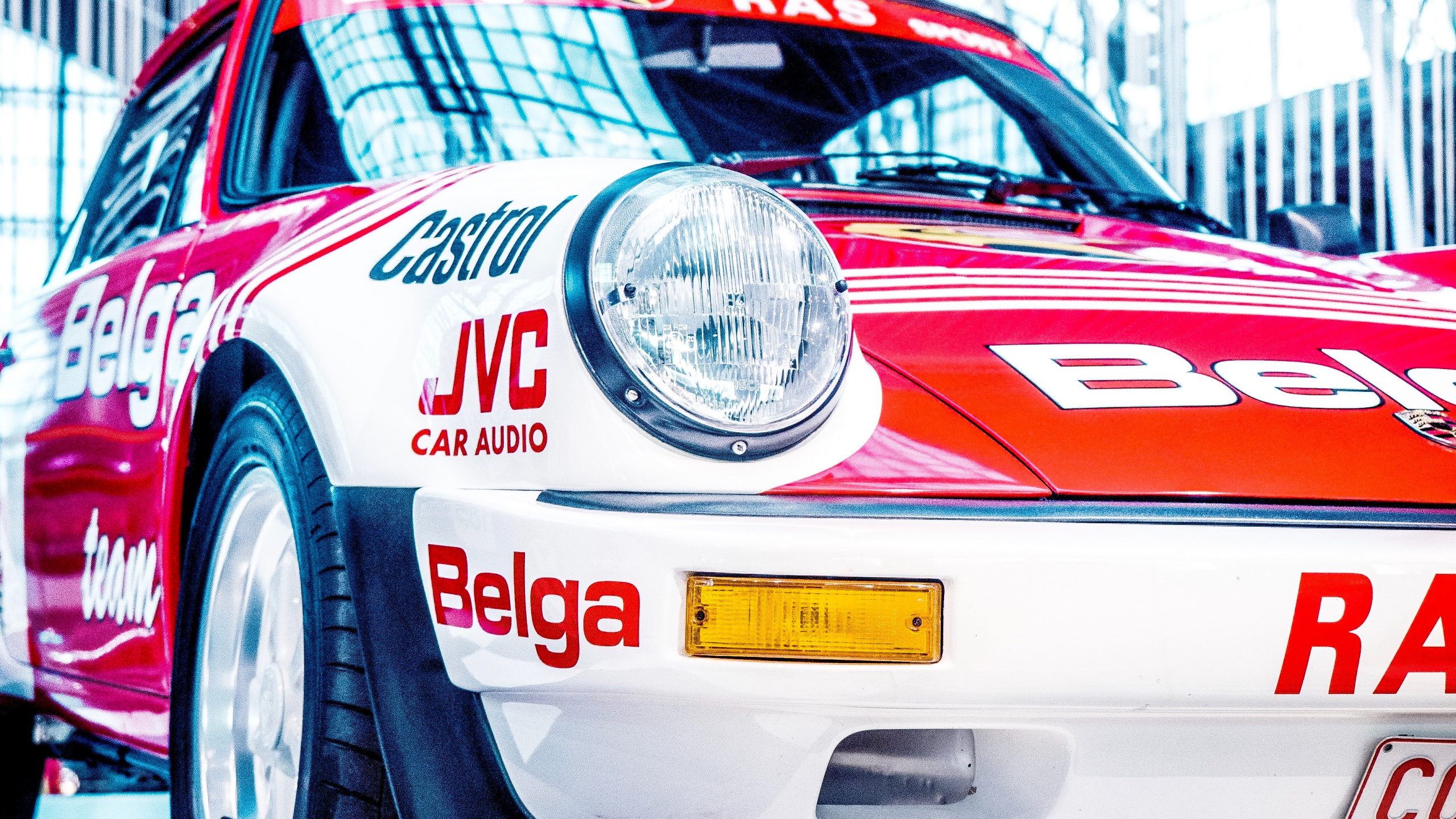 Porsche 911 Blanche et Rouge. Wallpaper in 2560x1440 Resolution