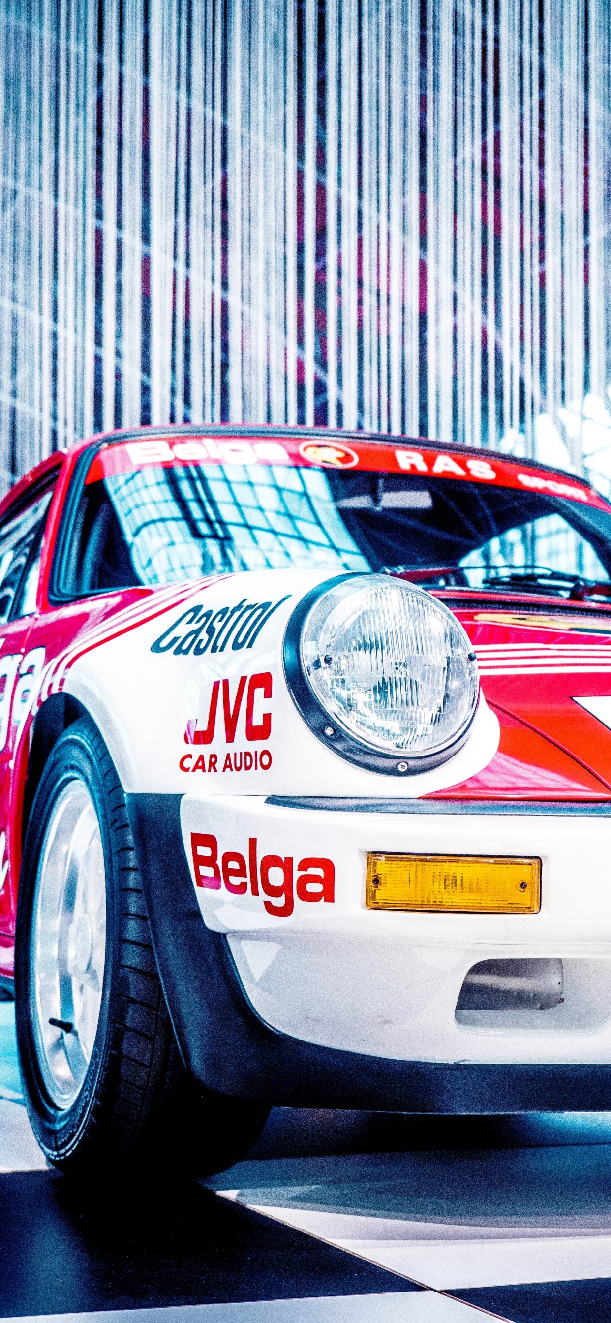 Porsche 911 Blanco y Rojo. Wallpaper in 1242x2688 Resolution