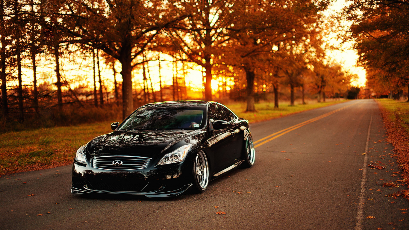 Mercedes Benz Coupé Noir Sur Route Pendant la Journée. Wallpaper in 1366x768 Resolution