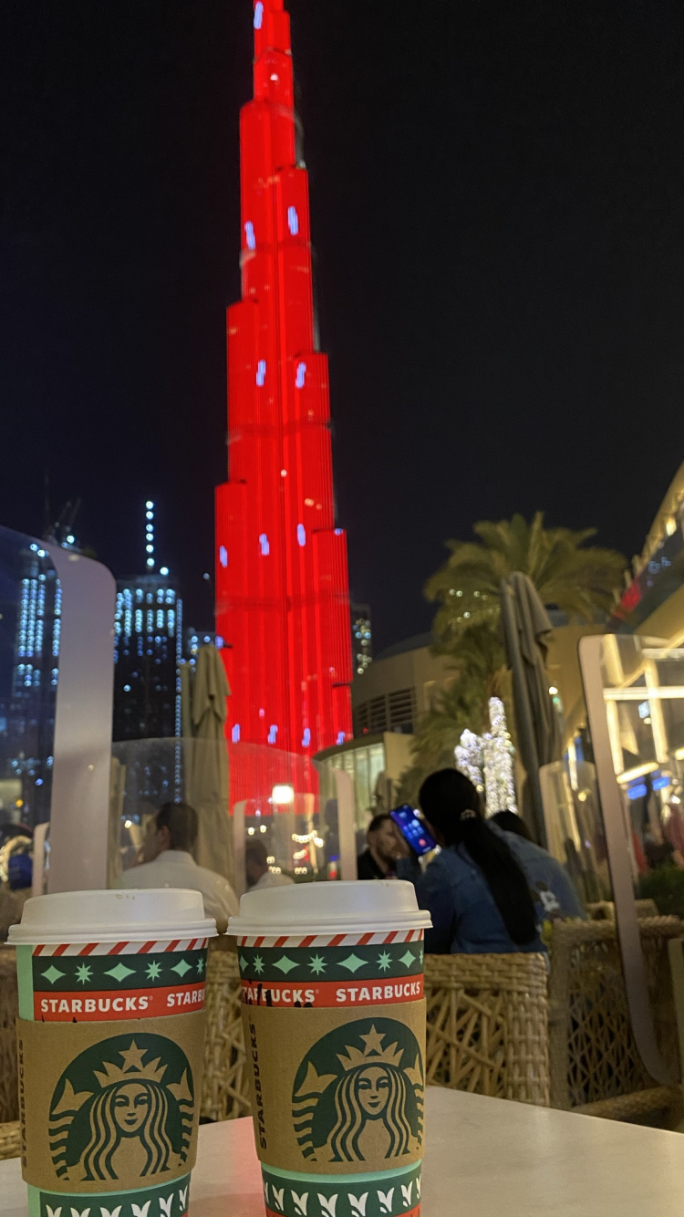 Dubai, Burj Khalifa, Starbucks Neues Logo 2011, Nacht, Mitternacht. Wallpaper in 750x1334 Resolution