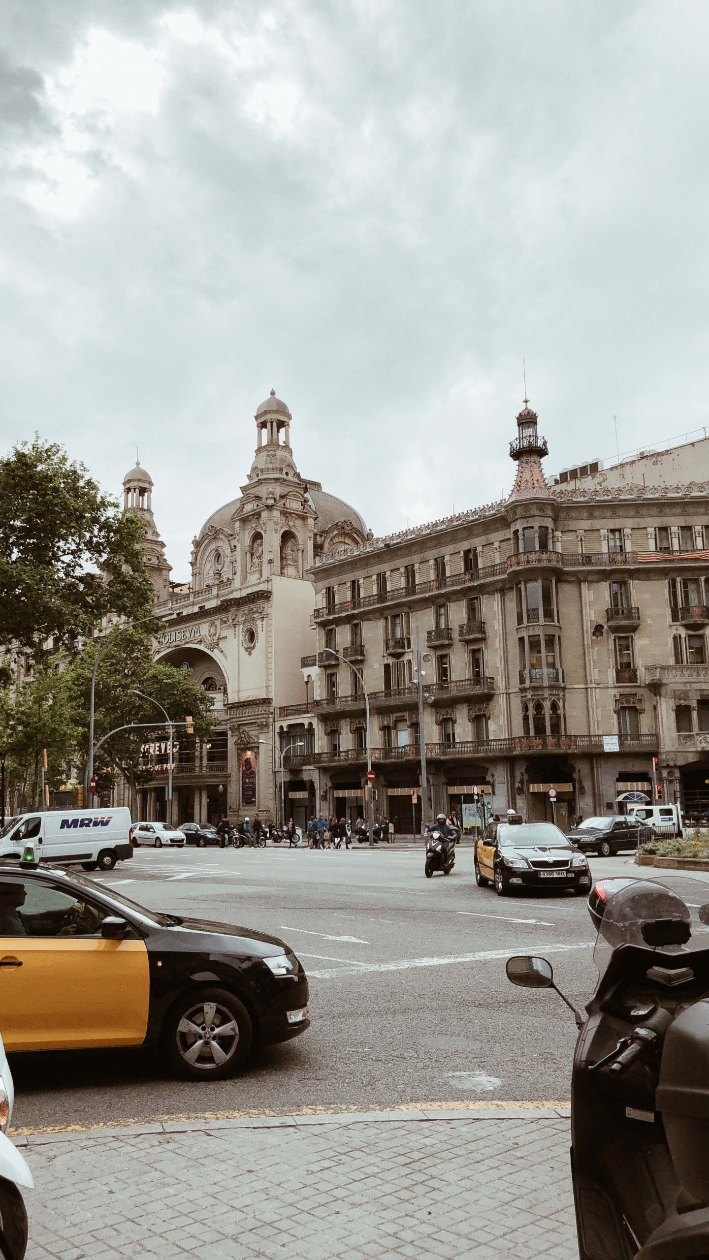 Espanya, Mid Size Car, Compact Car, King, Tire. Wallpaper in 1440x2560 Resolution