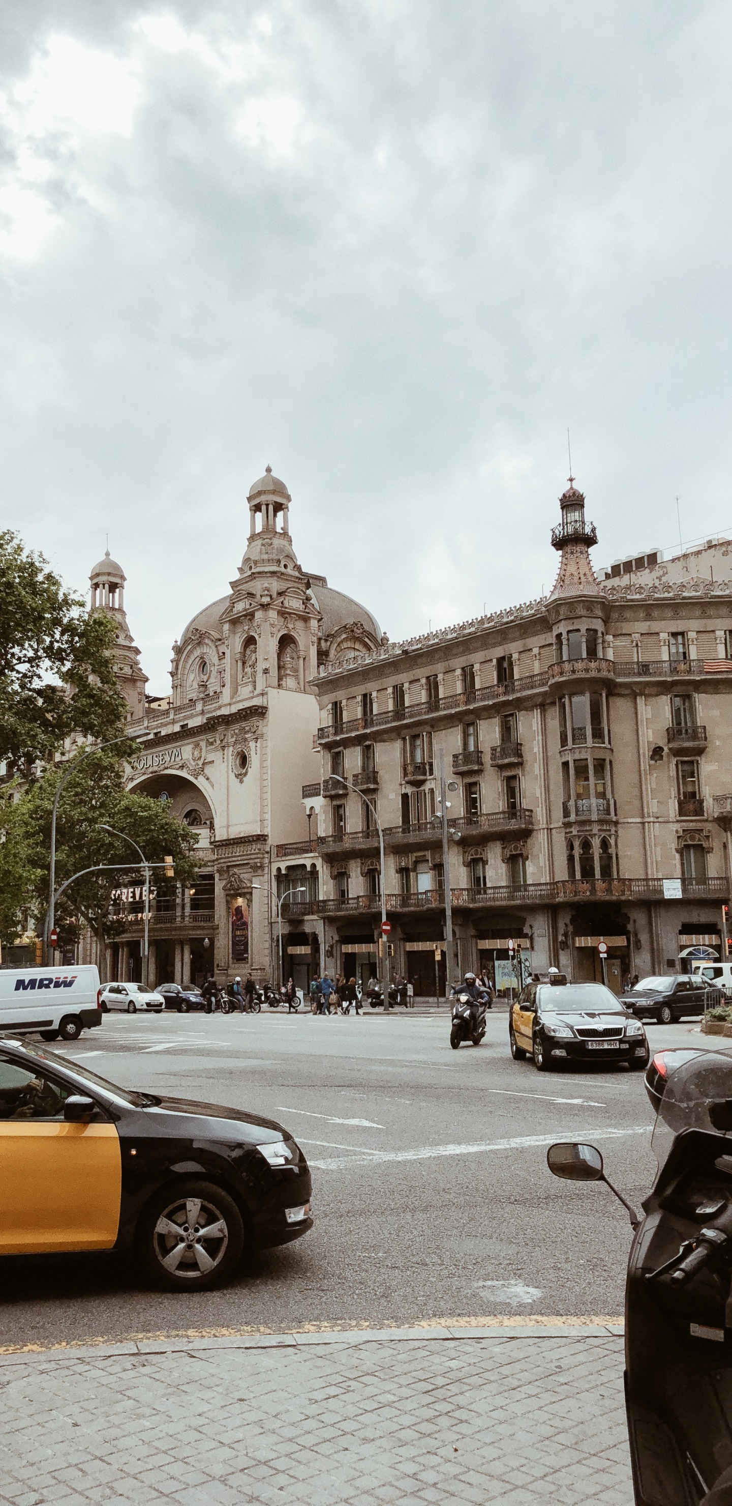 Espanya, Mid Size Car, Compact Car, King, Tire. Wallpaper in 1440x2960 Resolution