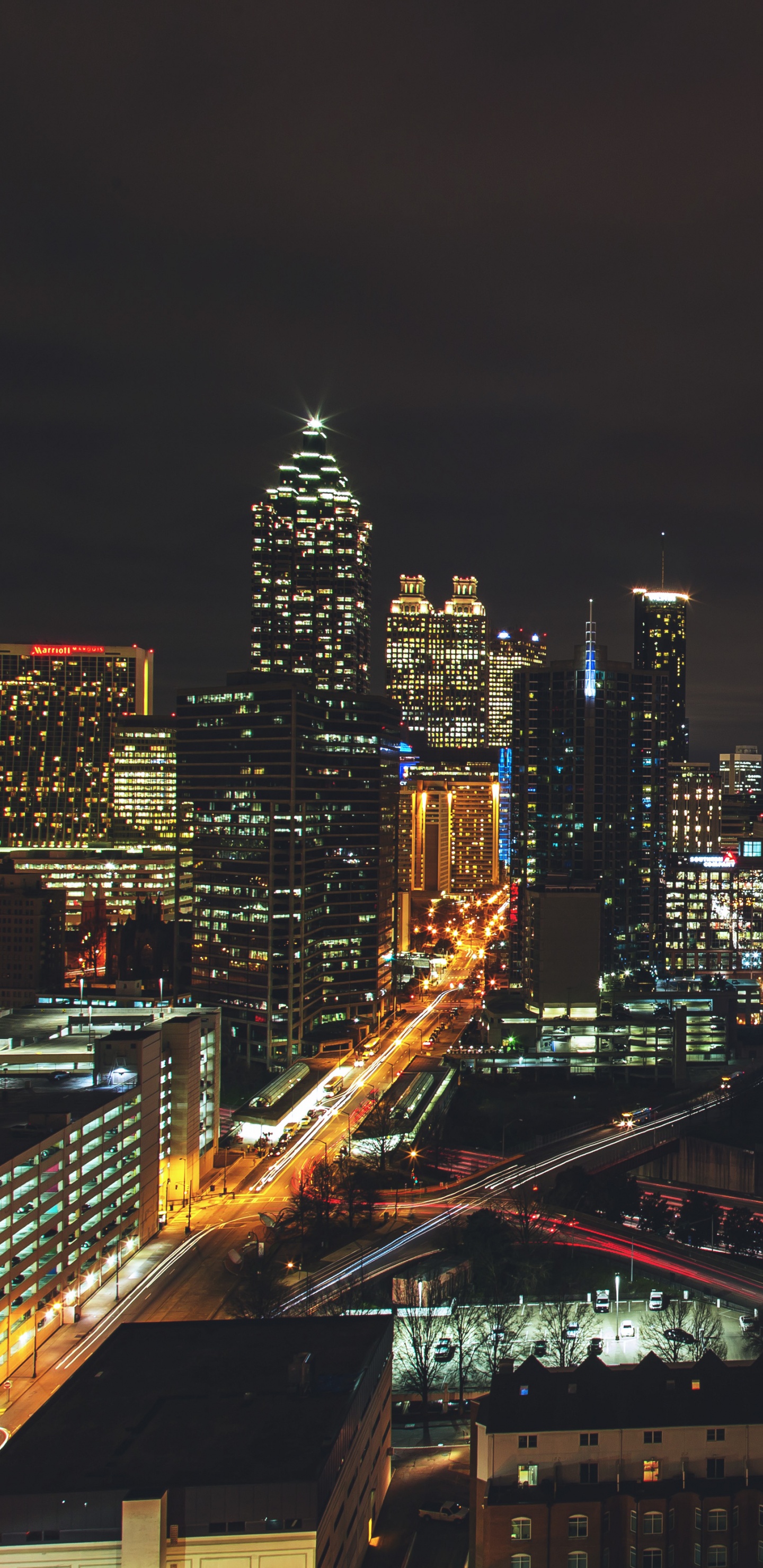 Stadtgebäude Während Der Nacht. Wallpaper in 1440x2960 Resolution