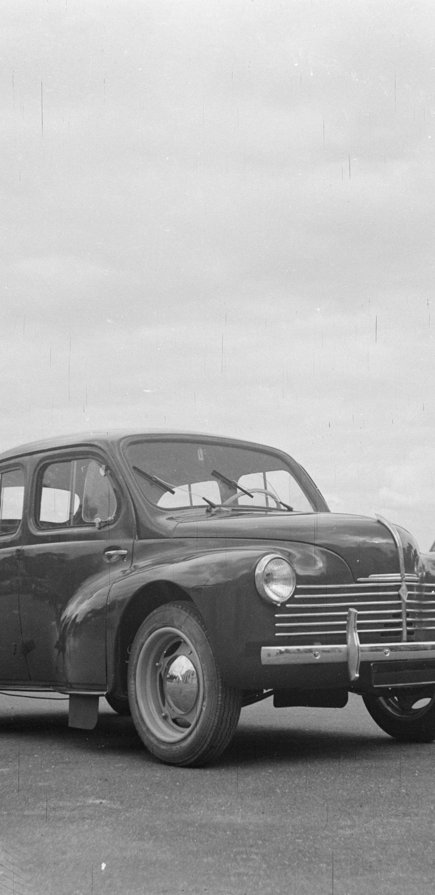 Grayscale Photo of Vintage Car. Wallpaper in 1440x2960 Resolution