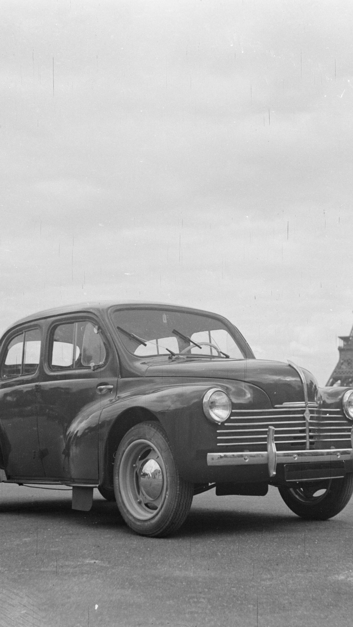 Grayscale Photo of Vintage Car. Wallpaper in 720x1280 Resolution