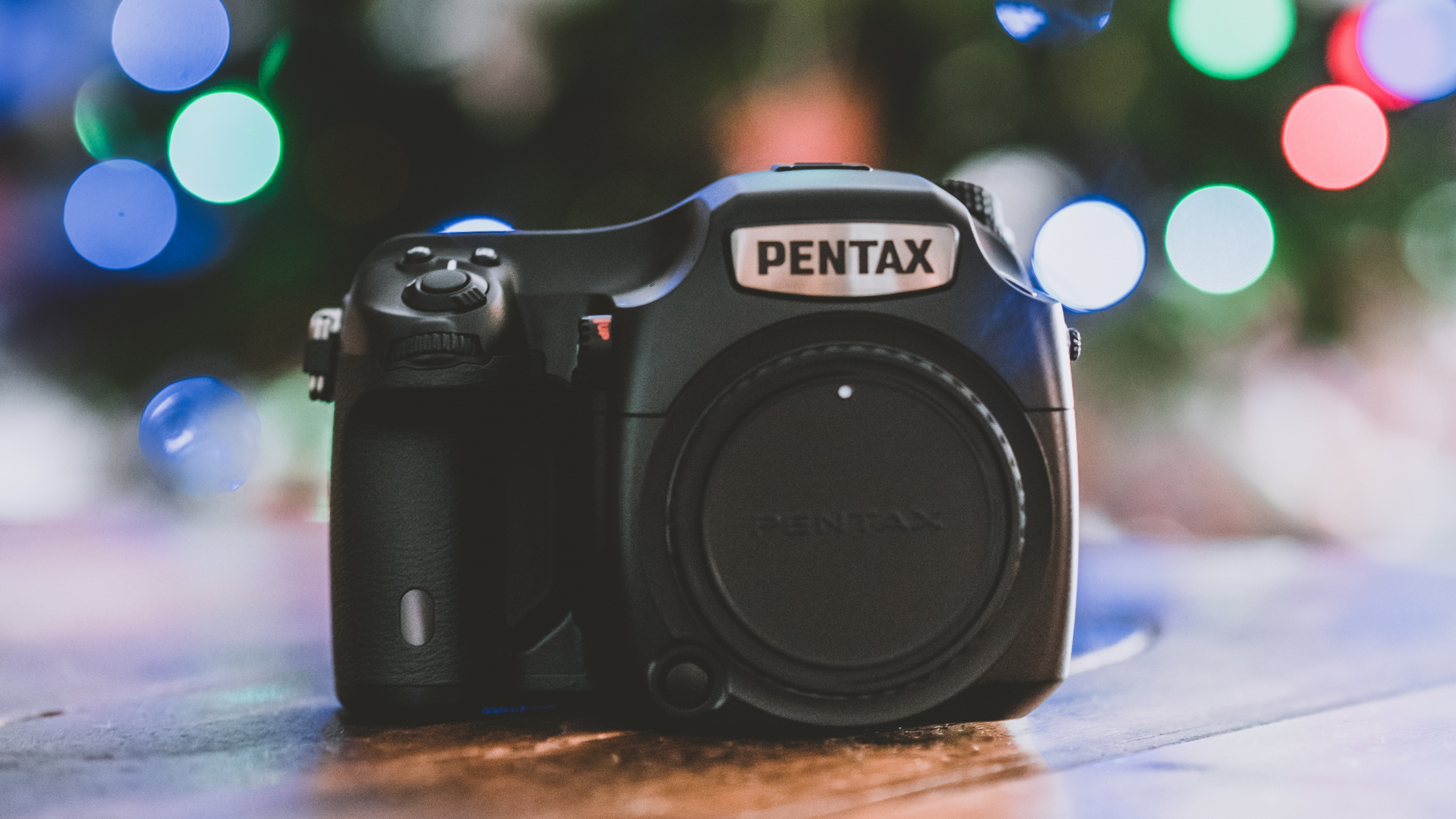 Black Nikon Dslr Camera on White Table. Wallpaper in 2560x1440 Resolution