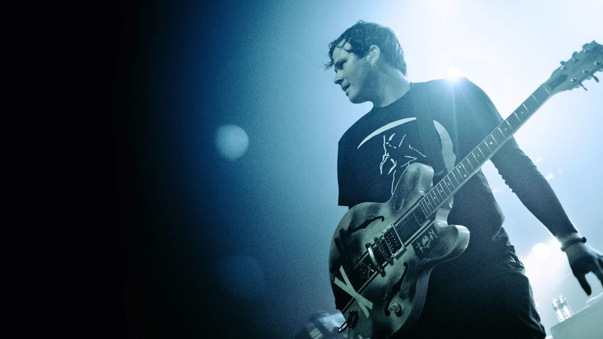 Download 1920x1080 Wallpaper Tom DeLonge, Blink-182, Punk Rock, Pop Punk, Guitar Tom DeLonge, Blink-182, Punk Rock, Pop Punk, Guitar. Wallpaper in 1920x1080 Resolution