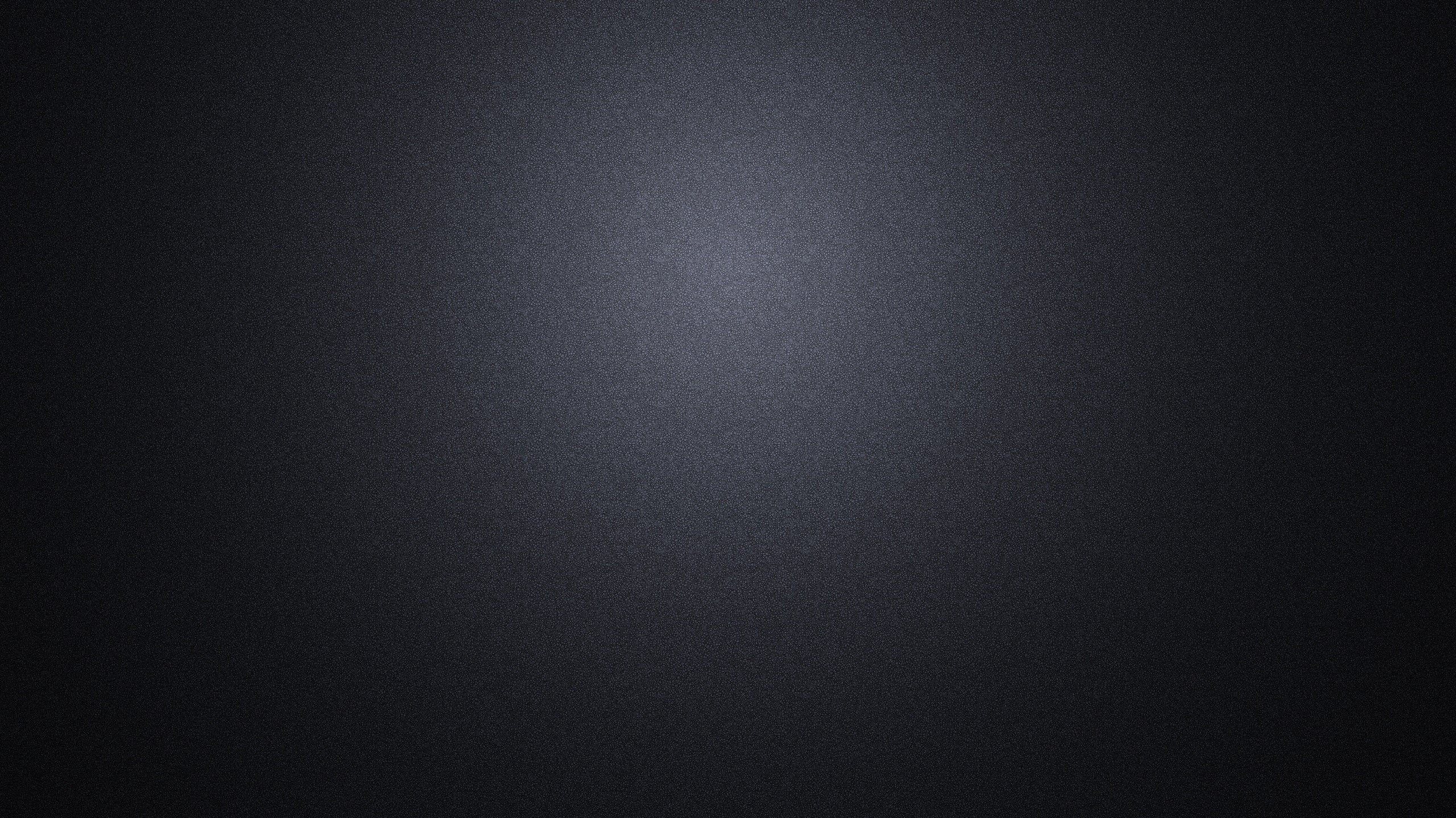 Textile Noir Dans Une Pièce Sombre. Wallpaper in 2560x1440 Resolution