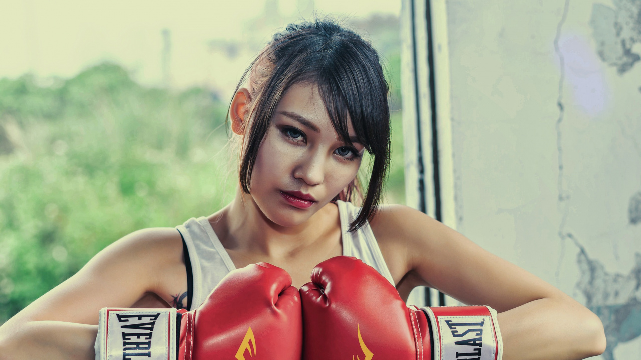 Woman in Red Boxing Gloves. Wallpaper in 1280x720 Resolution