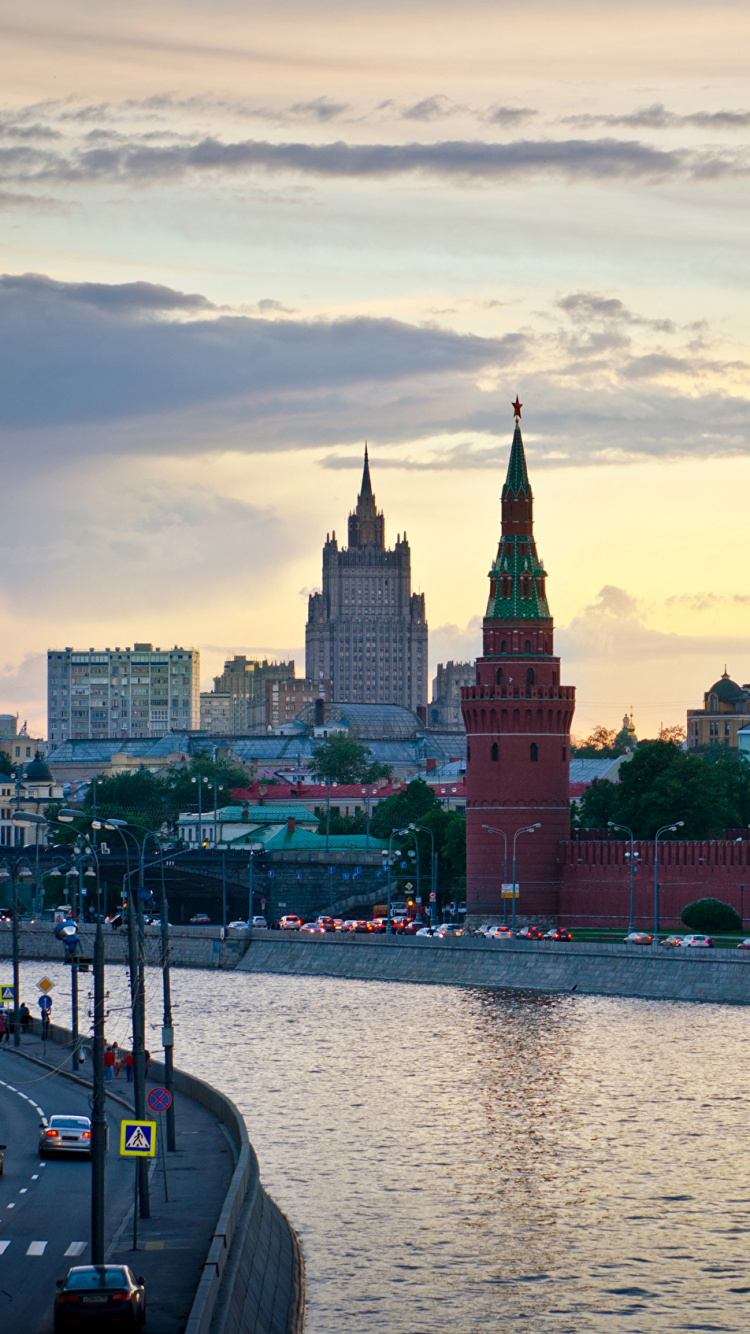 City Skyline Near Body of Water During Daytime. Wallpaper in 750x1334 Resolution