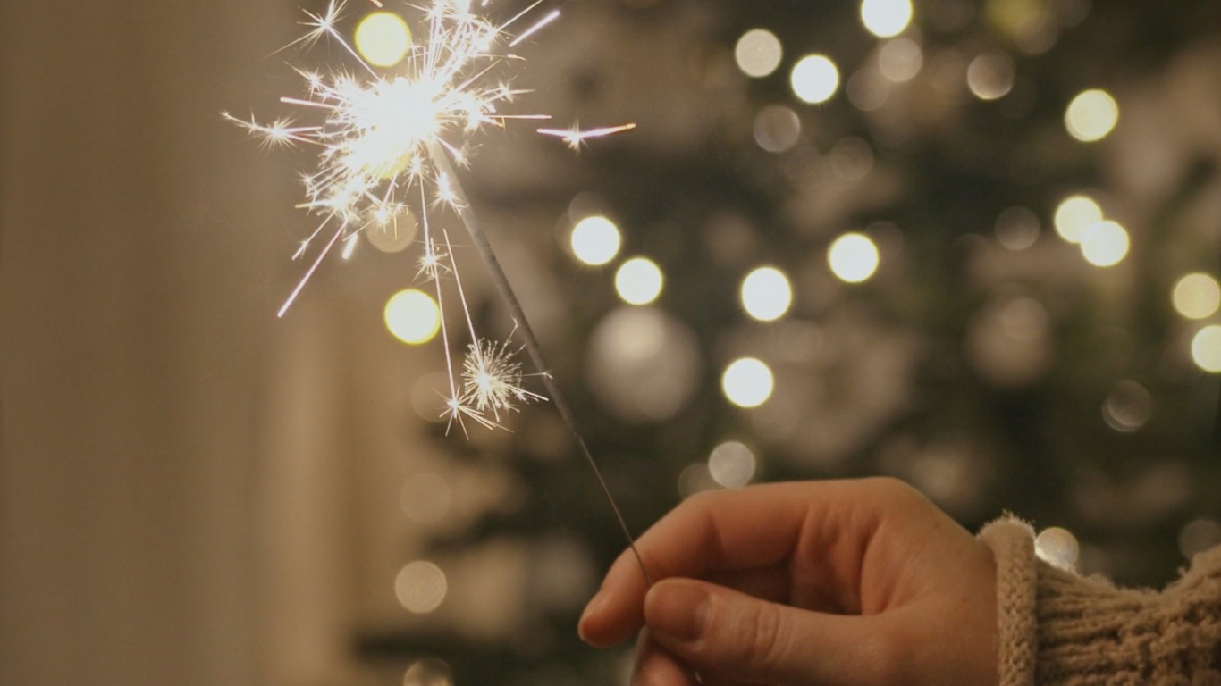 Neujahr, Musikkomposition, Weihnachtsbaum, Christmas Ornament, Menschlichen Körper. Wallpaper in 1366x768 Resolution