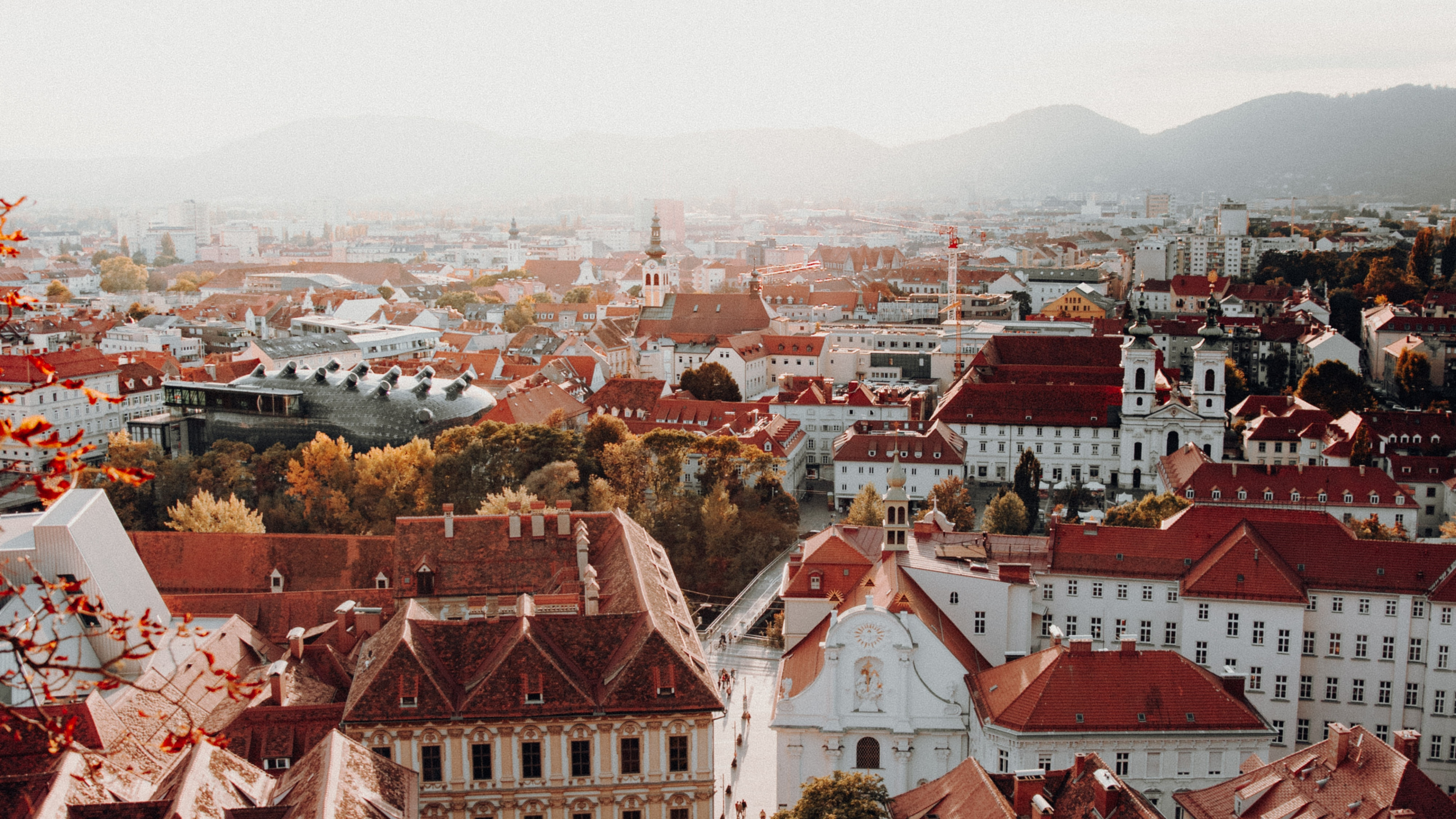 Maisons en Béton Marron et Blanc Pendant la Journée. Wallpaper in 3840x2160 Resolution