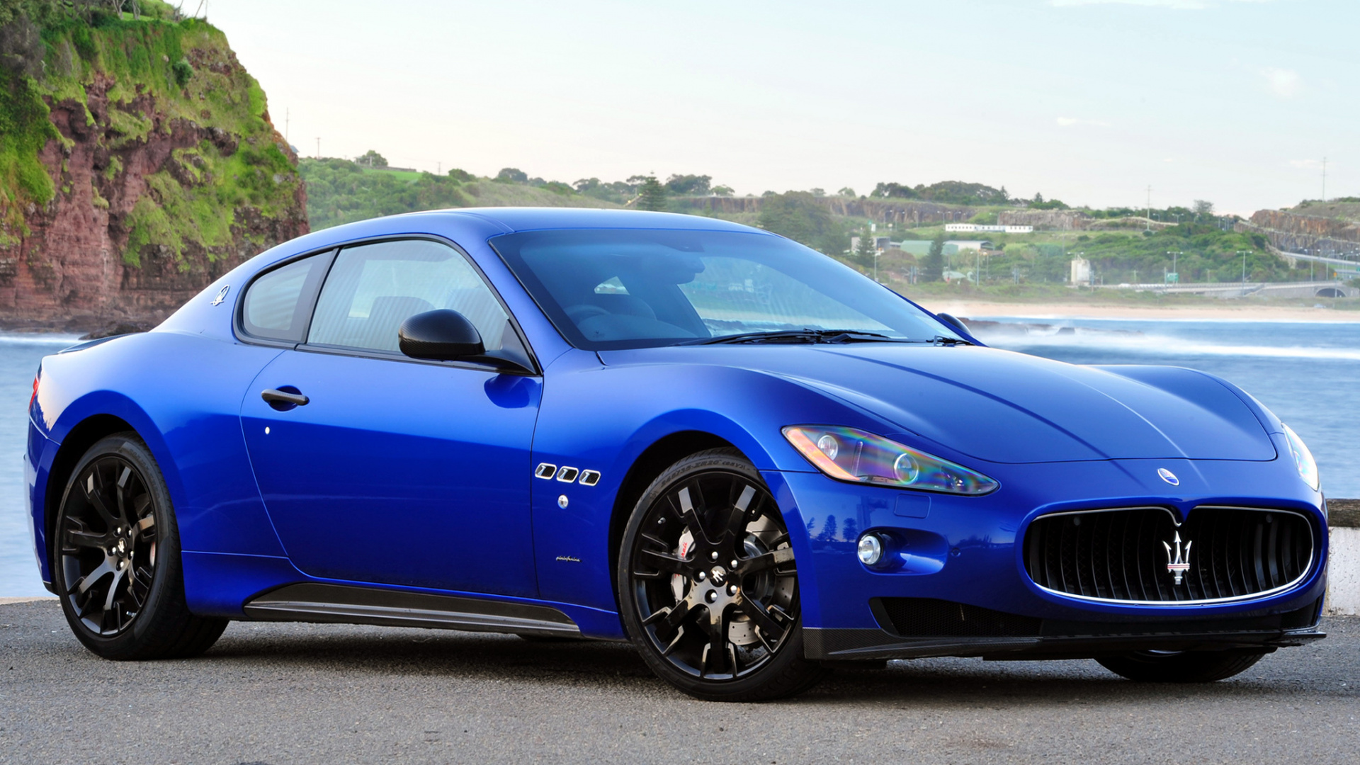 Azul Bmw m 3 Coupe Estacionado Sobre Pavimento de Hormigón Gris Durante el Día. Wallpaper in 1920x1080 Resolution