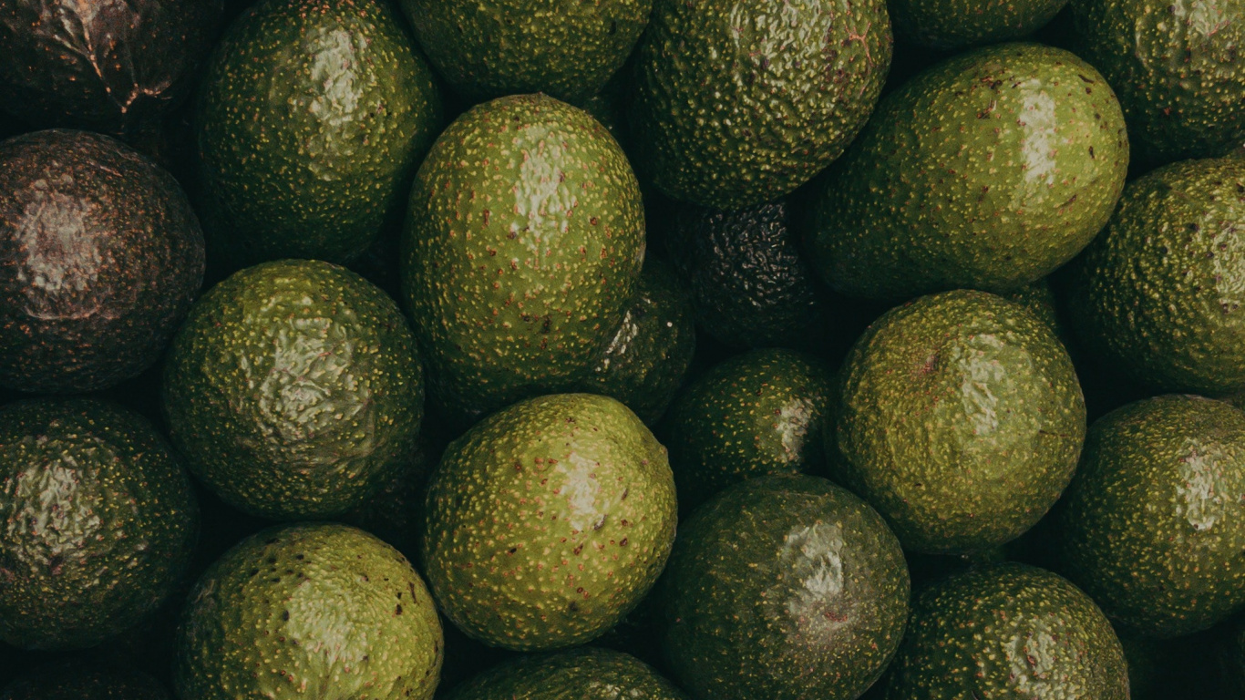 Grüne Und Braune Runde Früchte. Wallpaper in 1366x768 Resolution