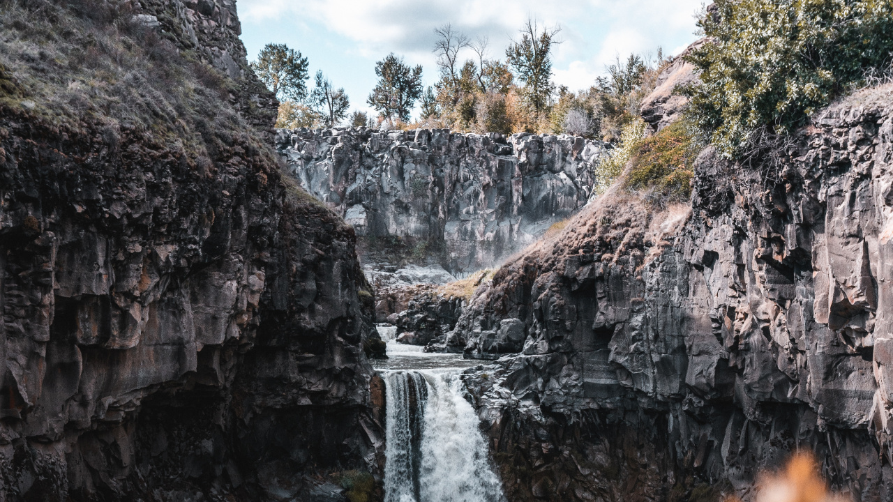 White River Falls State Park, Waterfall, White River Falls, Body of Water, Nature. Wallpaper in 1280x720 Resolution