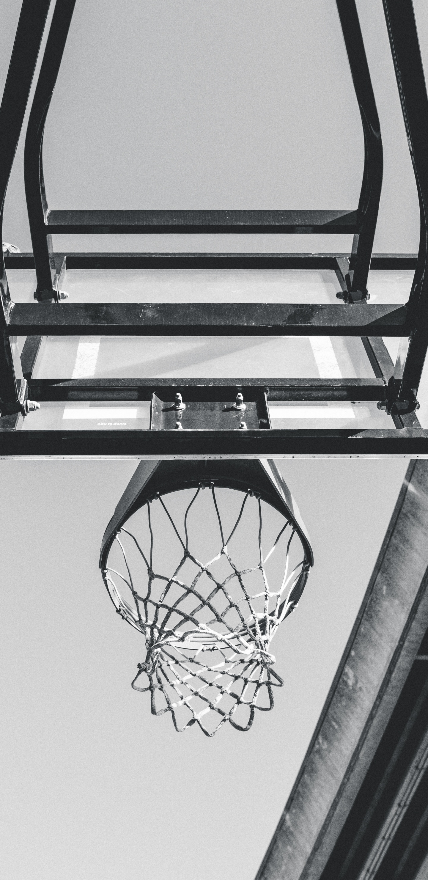Black Basketball Hoop on White Wall. Wallpaper in 1440x2960 Resolution
