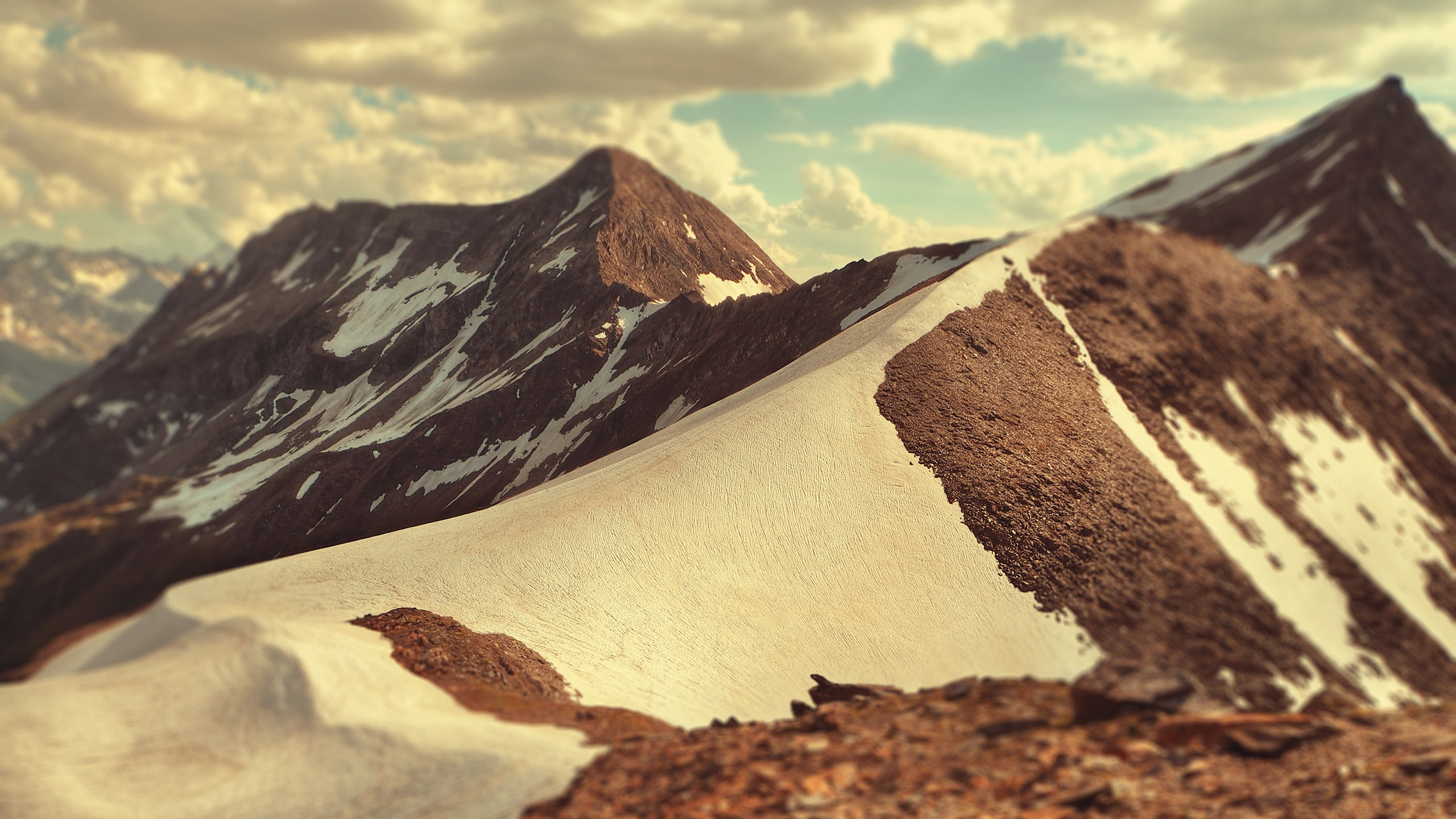 Brown and White Mountain Under Blue Sky During Daytime. Wallpaper in 2560x1440 Resolution