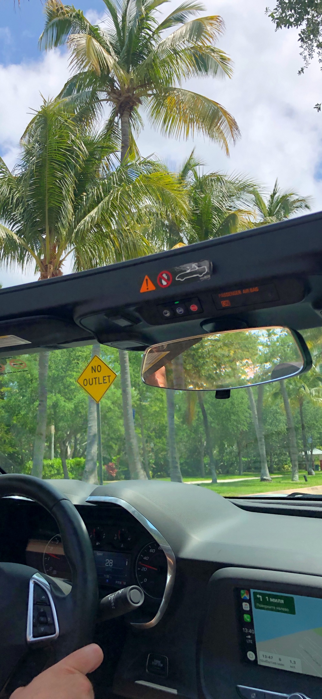 Windshield, King, Compact Car, Family Car, Steering Part. Wallpaper in 1125x2436 Resolution