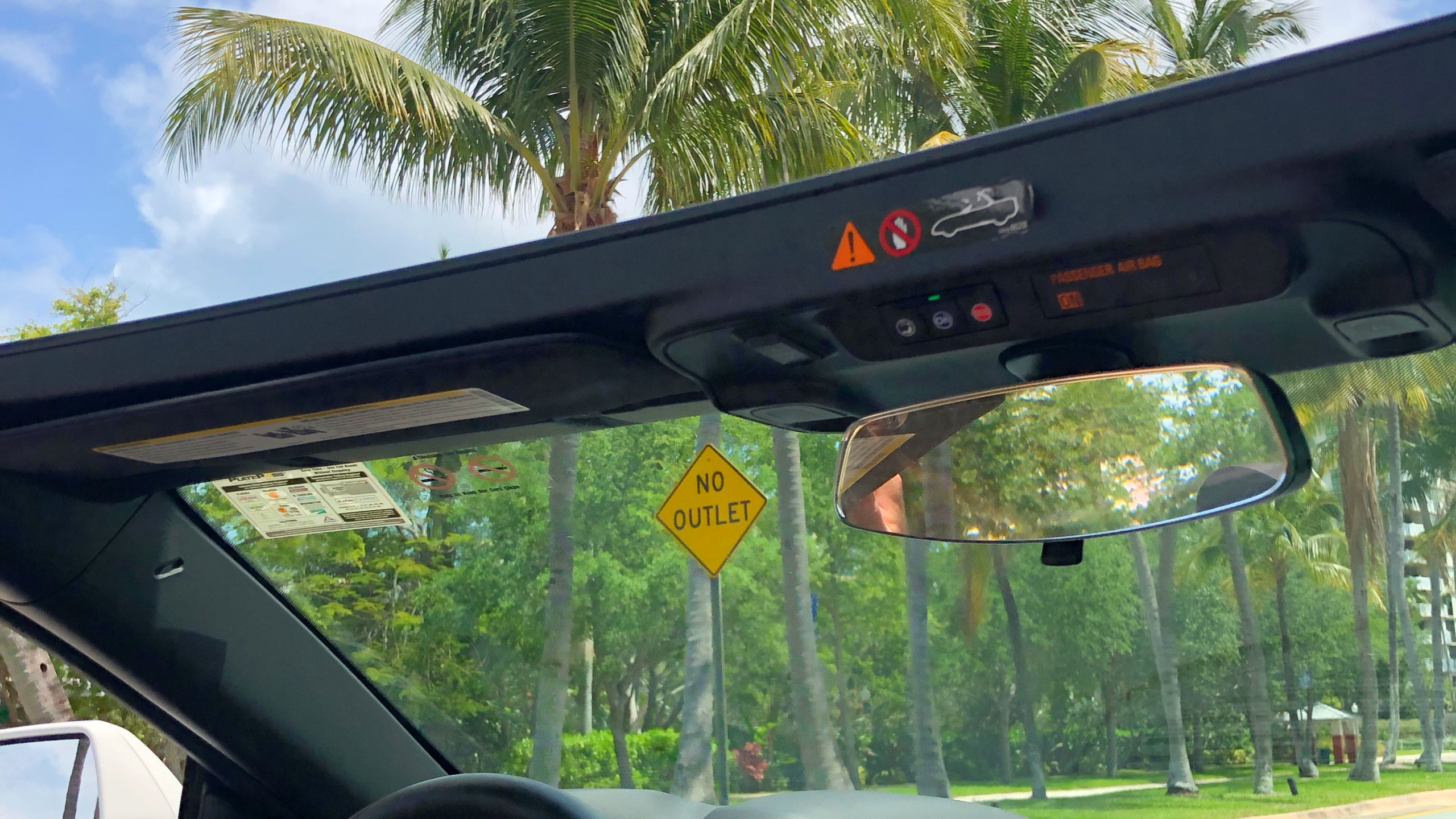 Windshield, King, Compact Car, Family Car, Steering Part. Wallpaper in 2560x1440 Resolution