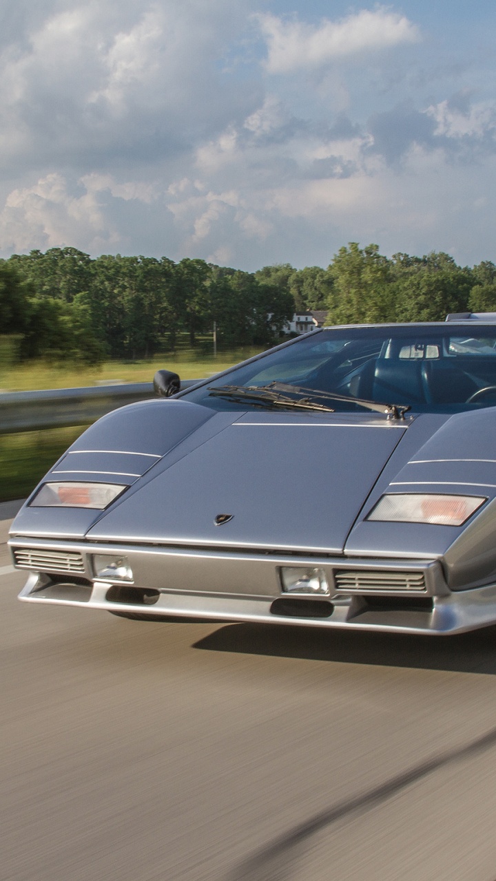 Silver Coupé Sur Route Pendant la Journée. Wallpaper in 720x1280 Resolution