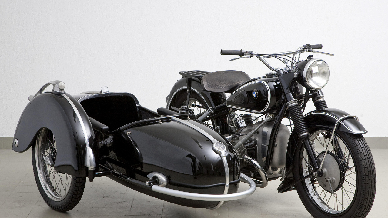 Motocicleta Cruiser Negra y Plateada. Wallpaper in 1280x720 Resolution