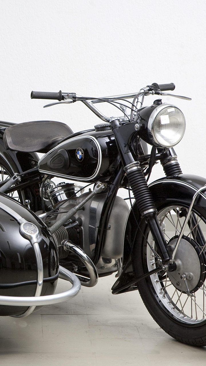 Moto Cruiser Noir et Argent. Wallpaper in 720x1280 Resolution