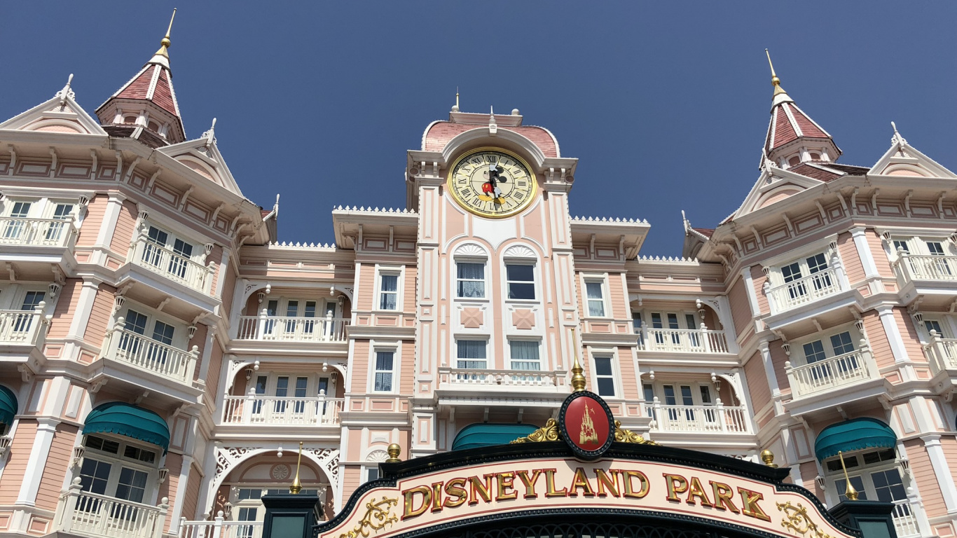 Disneyland, Hôtel Disneyland Resort Paris, L'architecture Classique, Attraction Touristique, Tourisme. Wallpaper in 1366x768 Resolution