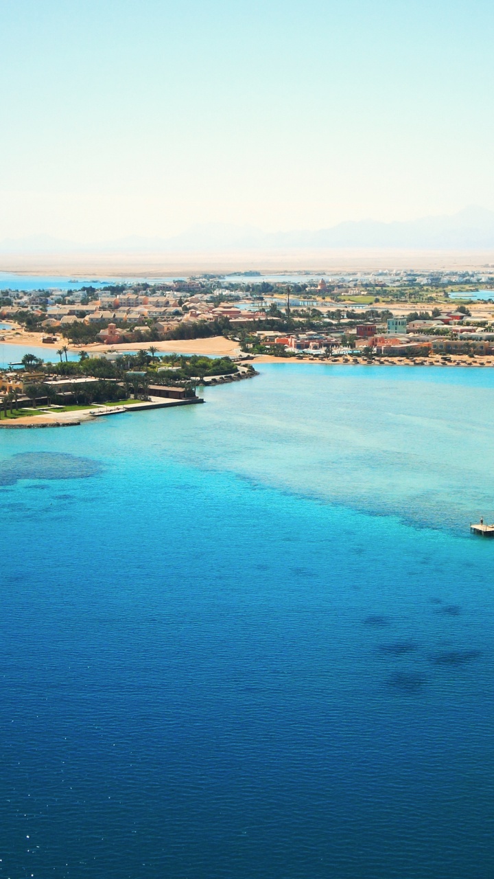 Vista Aérea de Los Edificios de la Ciudad Cerca Del Cuerpo de Agua Durante el Día.. Wallpaper in 720x1280 Resolution
