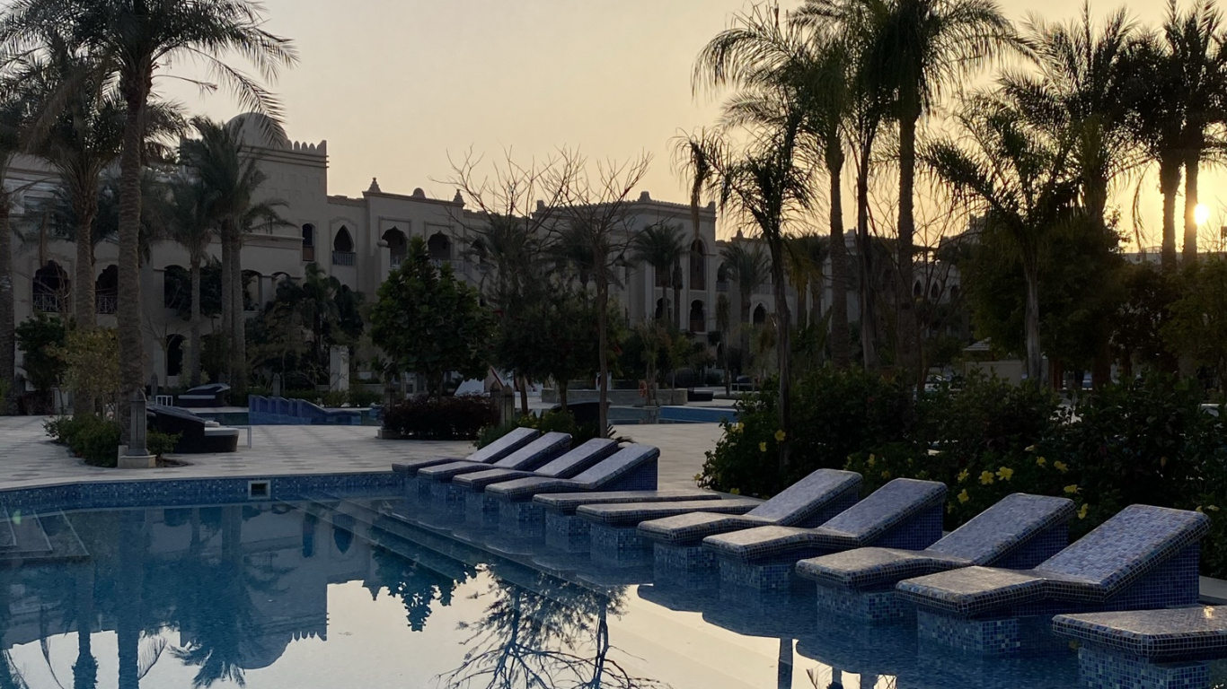 Reflexion, Wasser, Wasserressourcen, Tageszeit, Pool. Wallpaper in 1366x768 Resolution