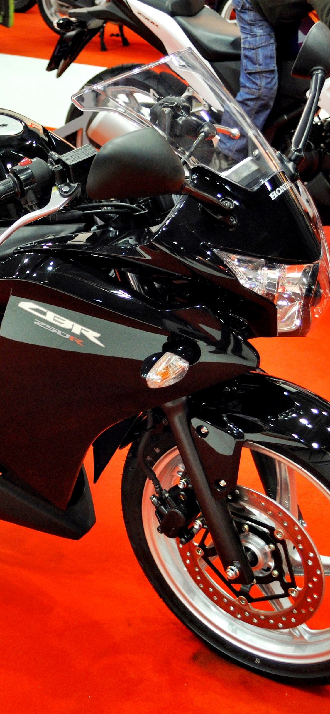 Black and Silver Sports Bike. Wallpaper in 1125x2436 Resolution