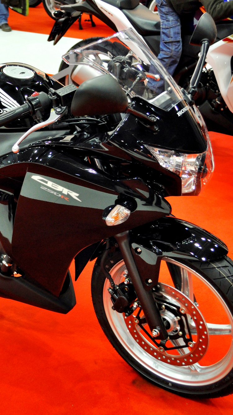 Black and Silver Sports Bike. Wallpaper in 750x1334 Resolution