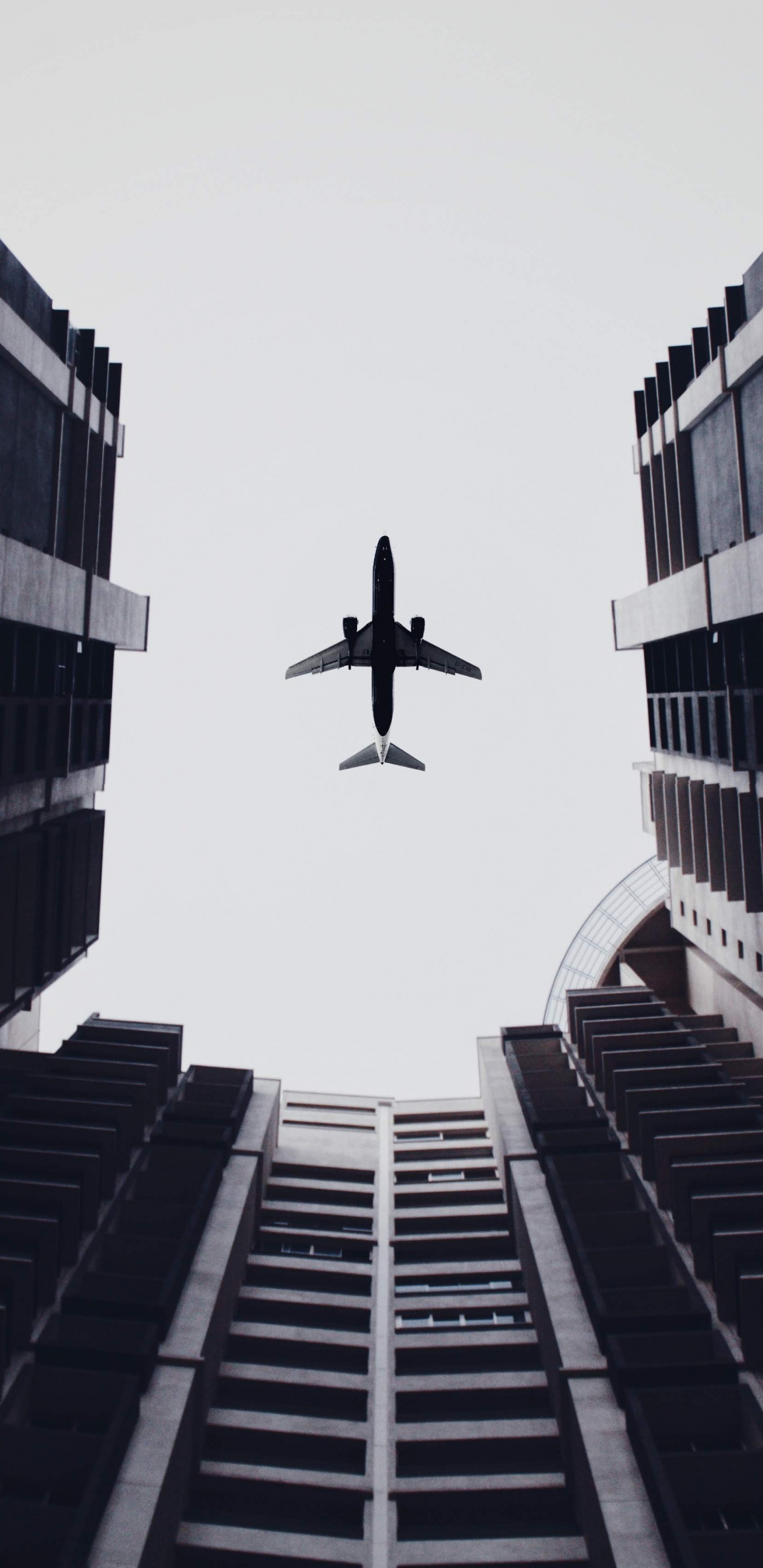 Edificio Negro y Gris Durante el Día. Wallpaper in 1440x2960 Resolution