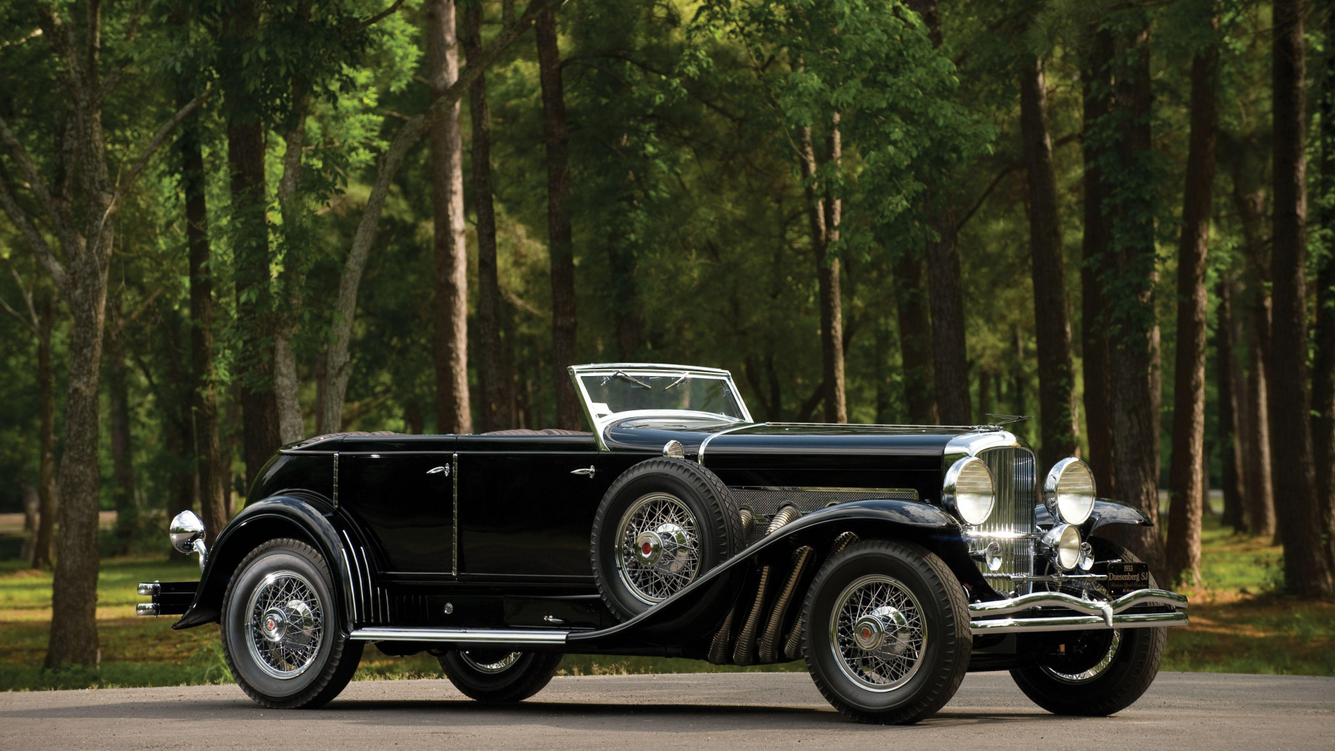 Voiture Vintage Noire Sur Route Pendant la Journée. Wallpaper in 1920x1080 Resolution