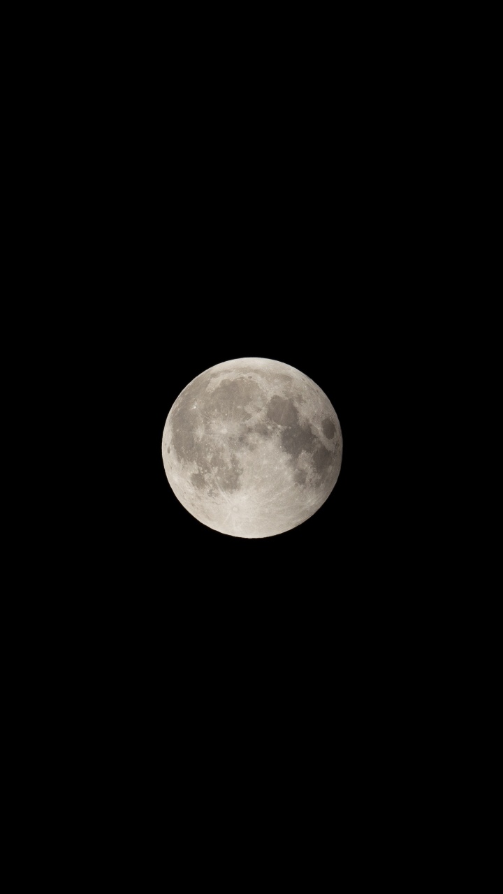 Full Moon in Dark Night Sky. Wallpaper in 720x1280 Resolution