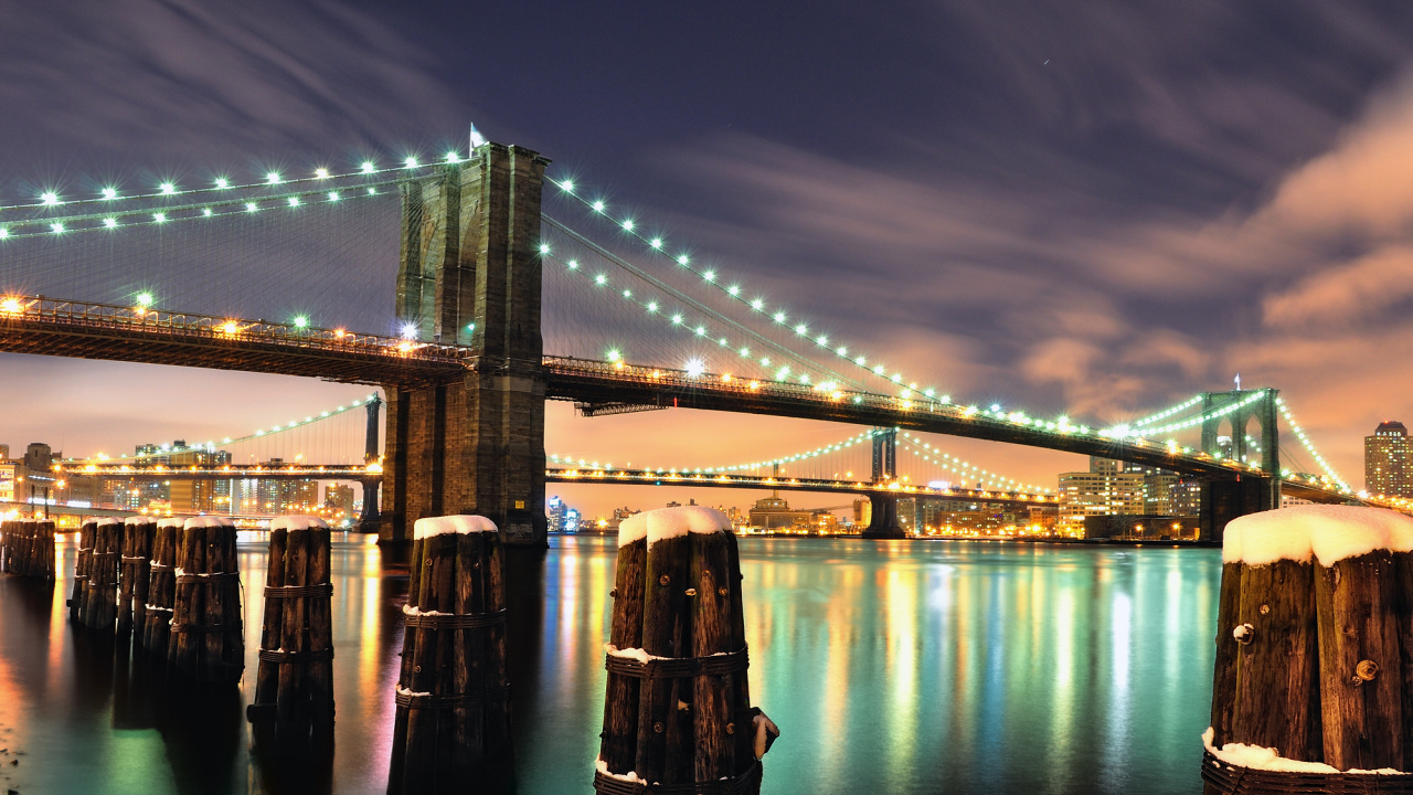 Brücke Über Wasser Während Der Nacht Night. Wallpaper in 1280x720 Resolution