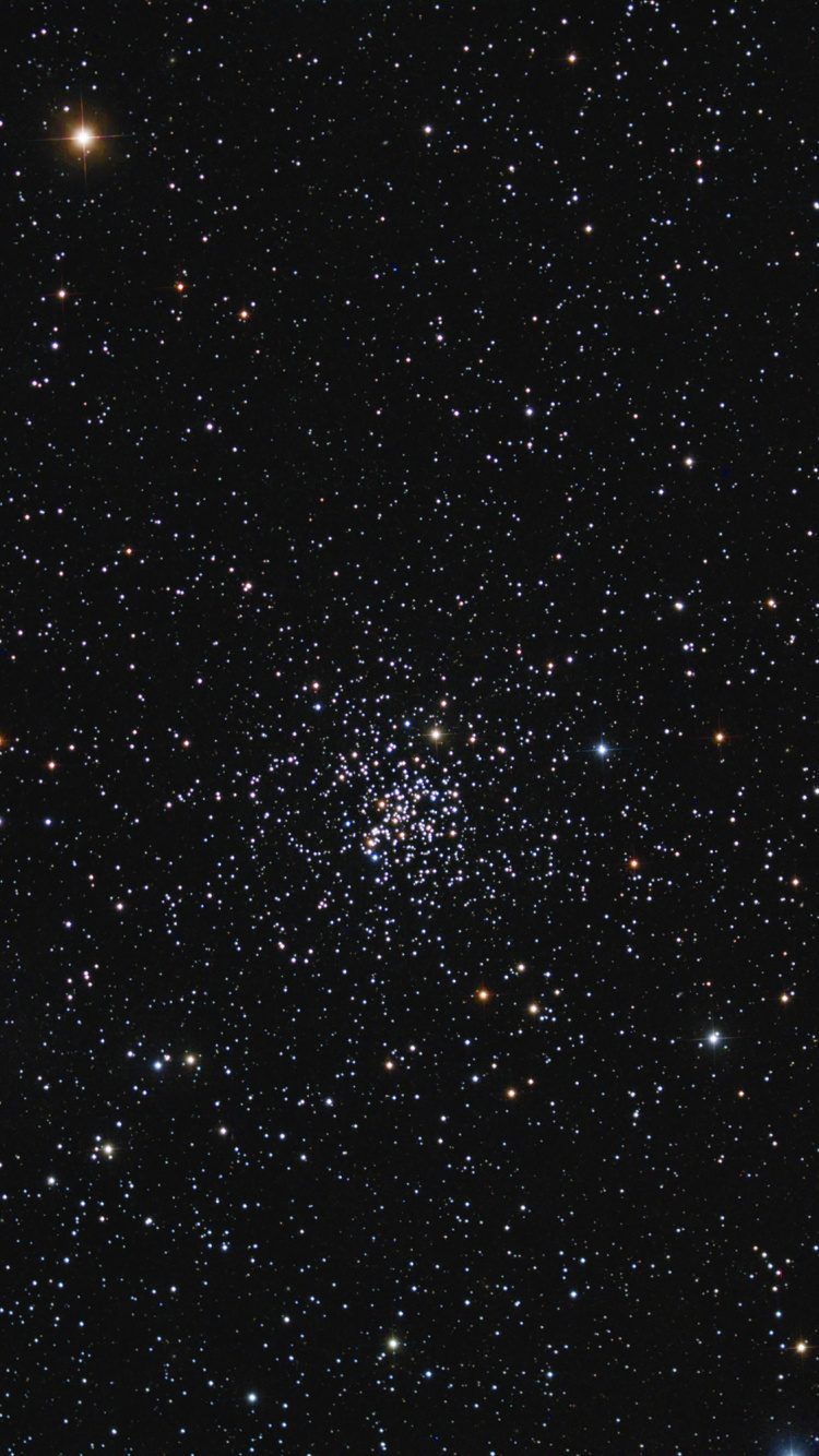 Weißer Und Blauer Mond Während Der Nacht. Wallpaper in 750x1334 Resolution