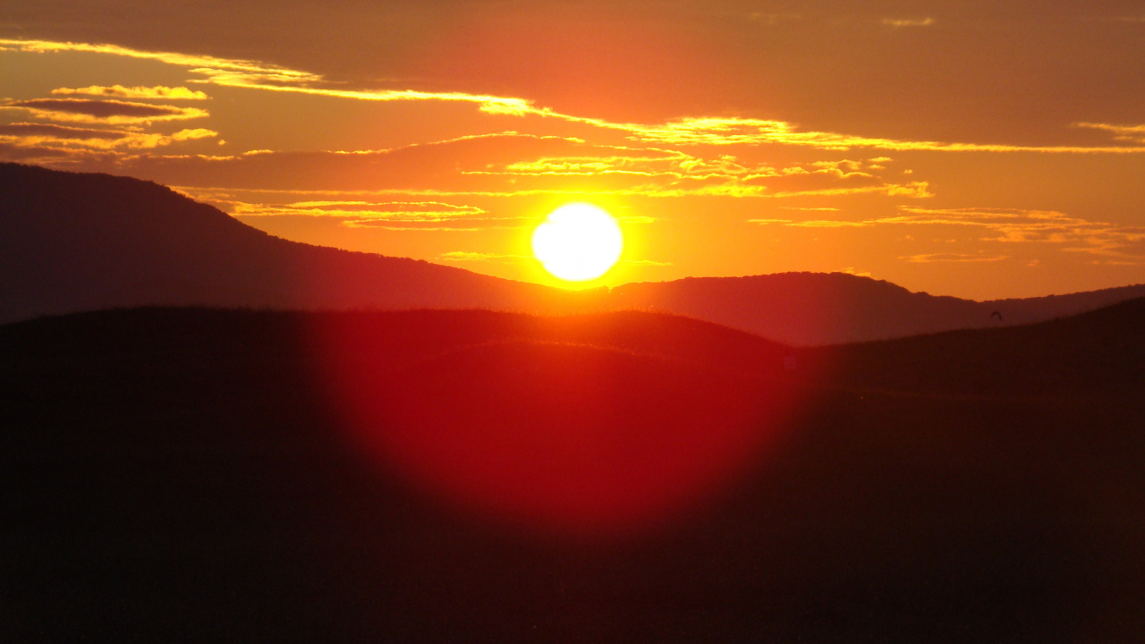 Silueta de Las Montañas Durante la Puesta de Sol. Wallpaper in 1280x720 Resolution