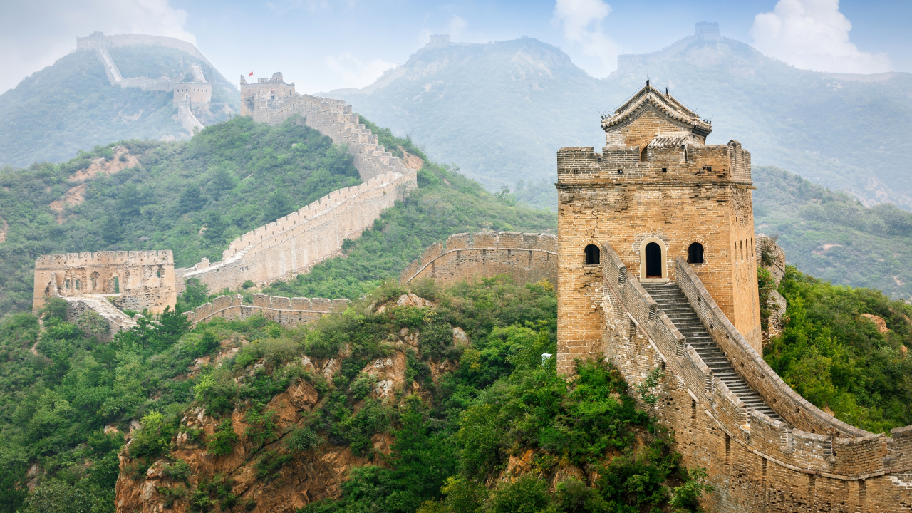Brown Concrete Building on Mountain. Wallpaper in 1280x720 Resolution