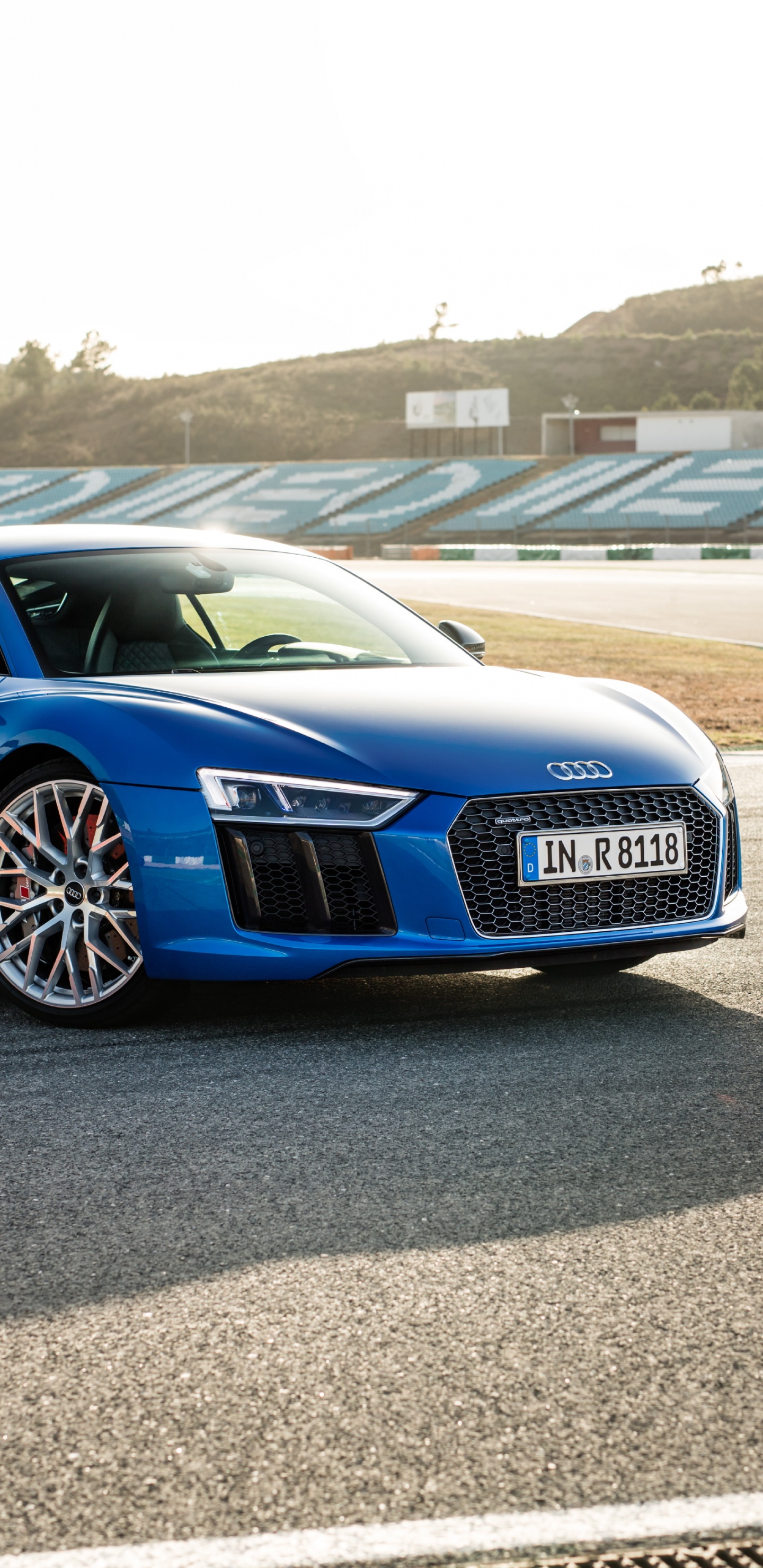 Coupé Audi Bleu Sur Route Asphaltée Grise Pendant la Journée. Wallpaper in 1440x2960 Resolution