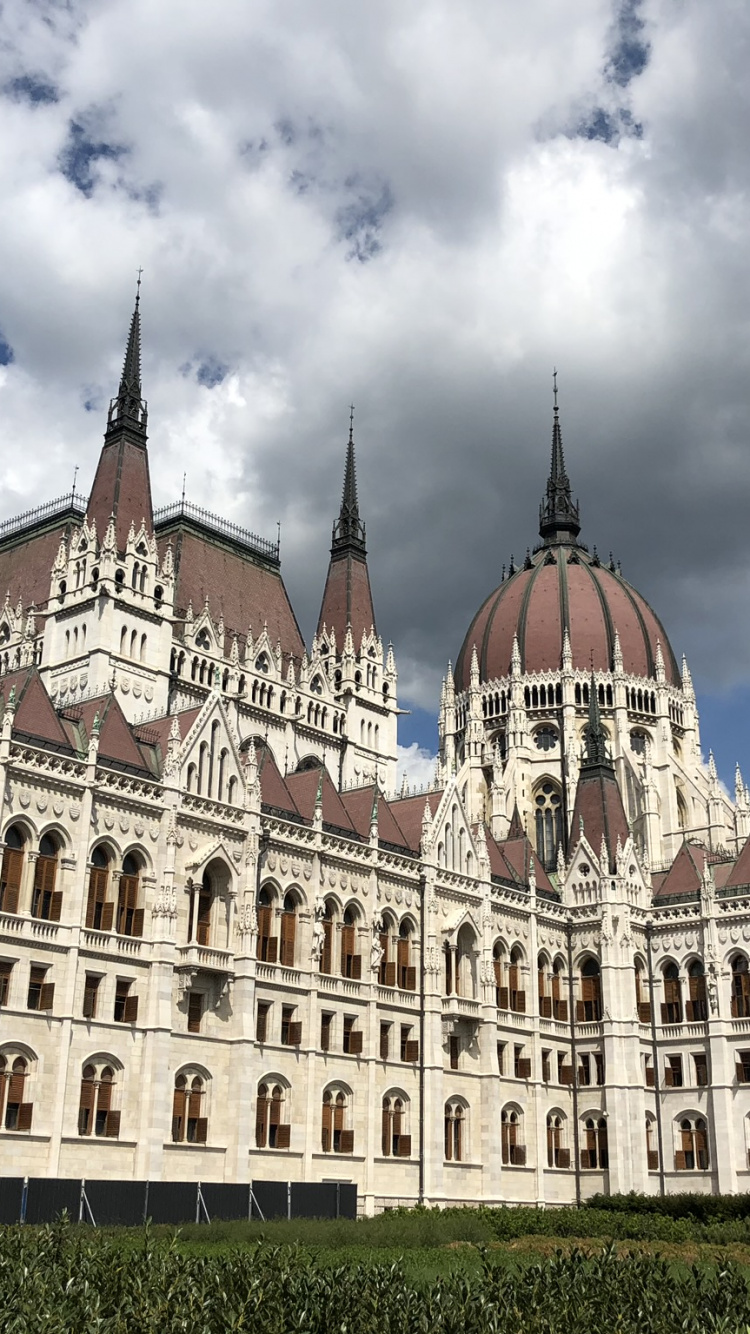 Budapest, Bâtiment Du Parlement Hongrois, Fenêtre, Architecture, Façade. Wallpaper in 750x1334 Resolution