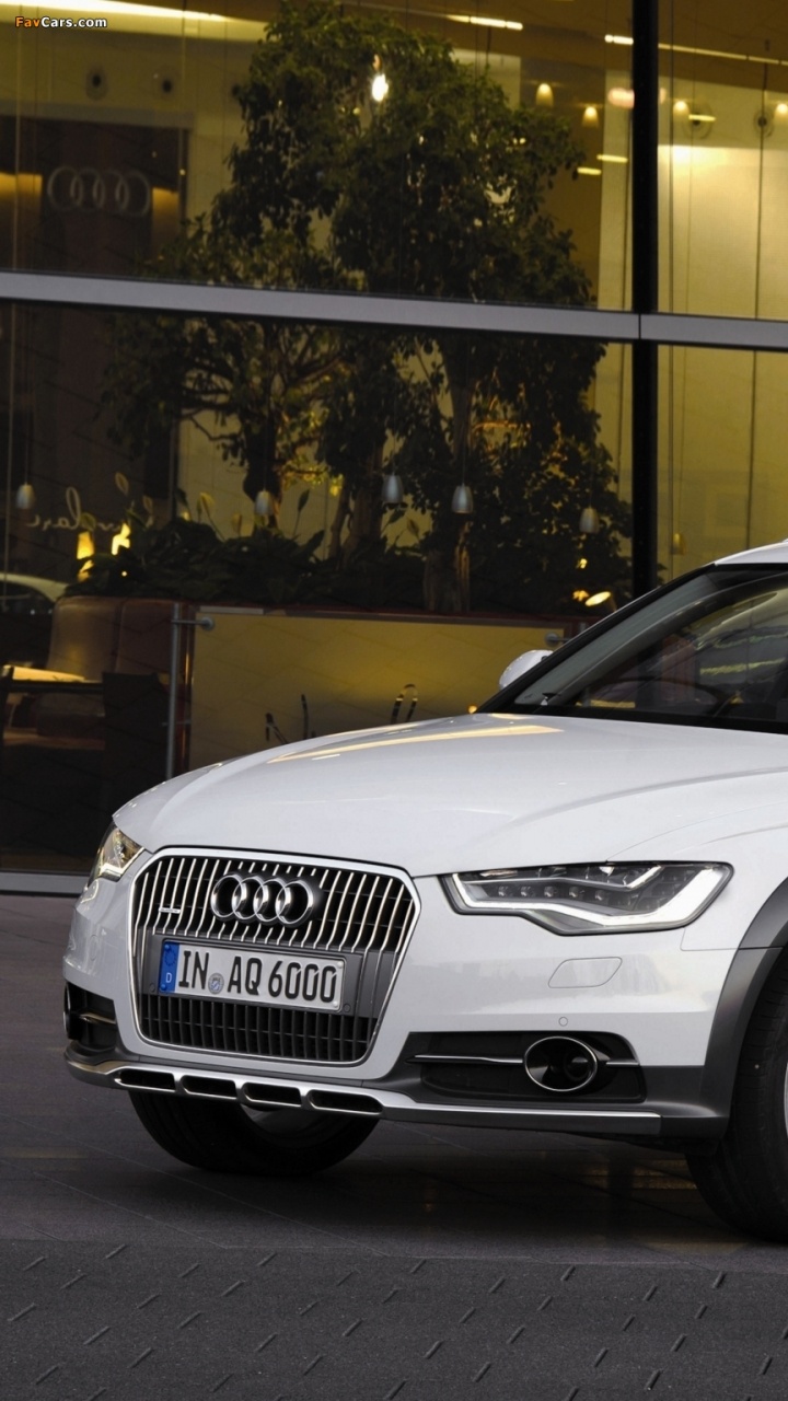 Weißer Audi a 4 Limousine Parkte in Der Nähe Von Glasfenster. Wallpaper in 720x1280 Resolution